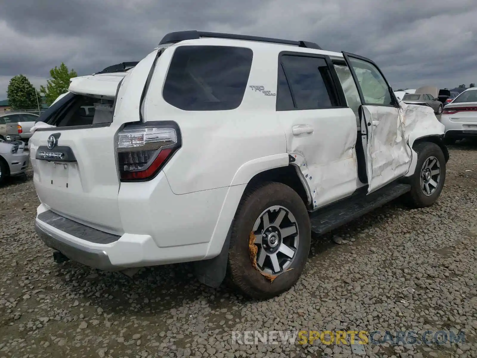 4 Photograph of a damaged car JTEBU5JR4L5779042 TOYOTA 4RUNNER 2020