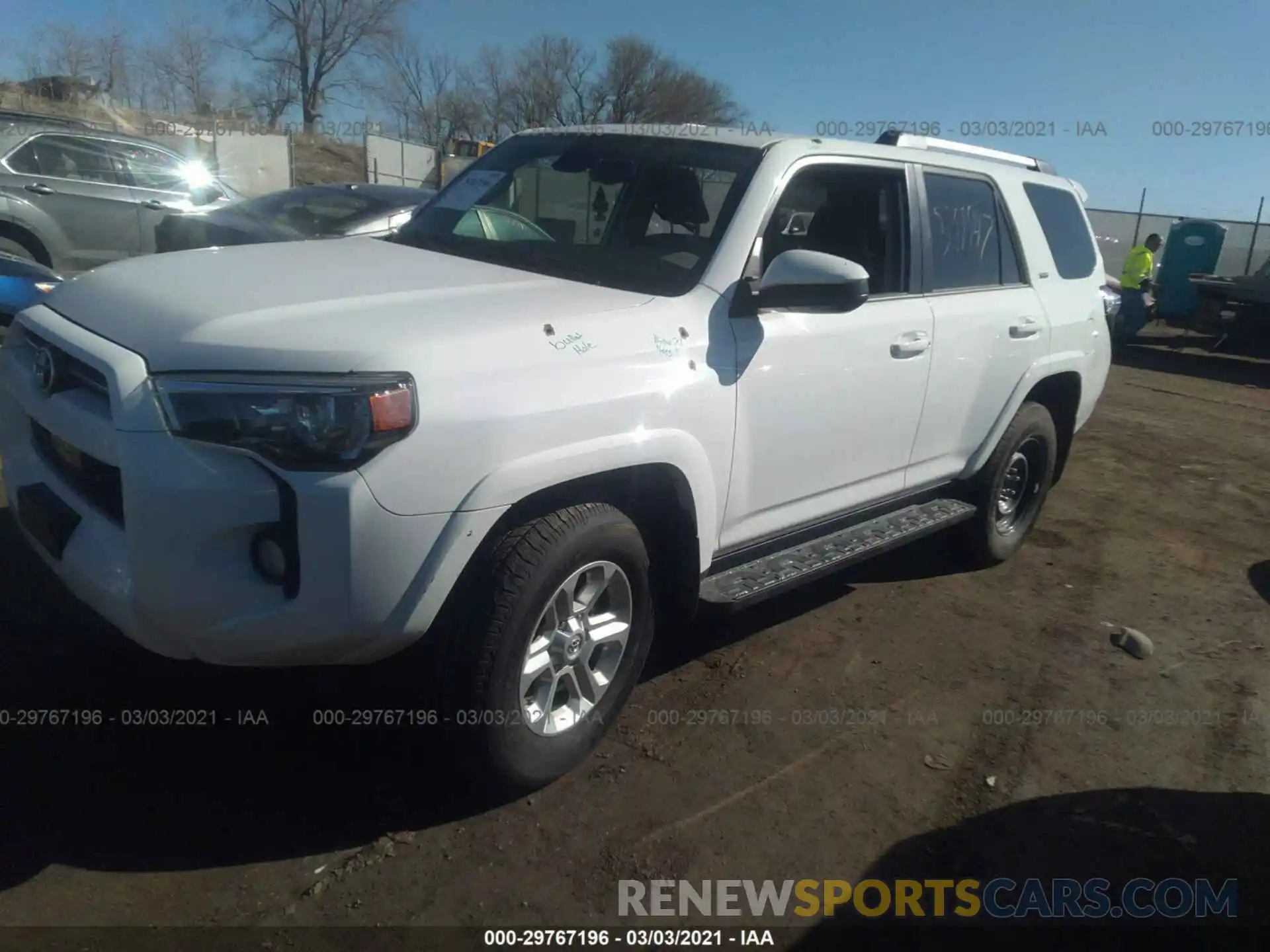 2 Photograph of a damaged car JTEBU5JR4L5786847 TOYOTA 4RUNNER 2020