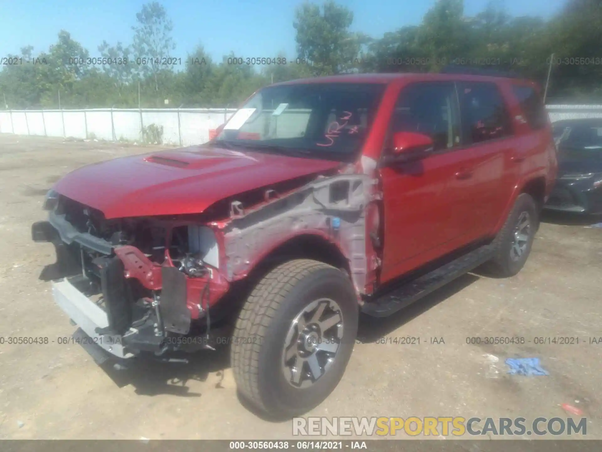 2 Photograph of a damaged car JTEBU5JR4L5789263 TOYOTA 4RUNNER 2020