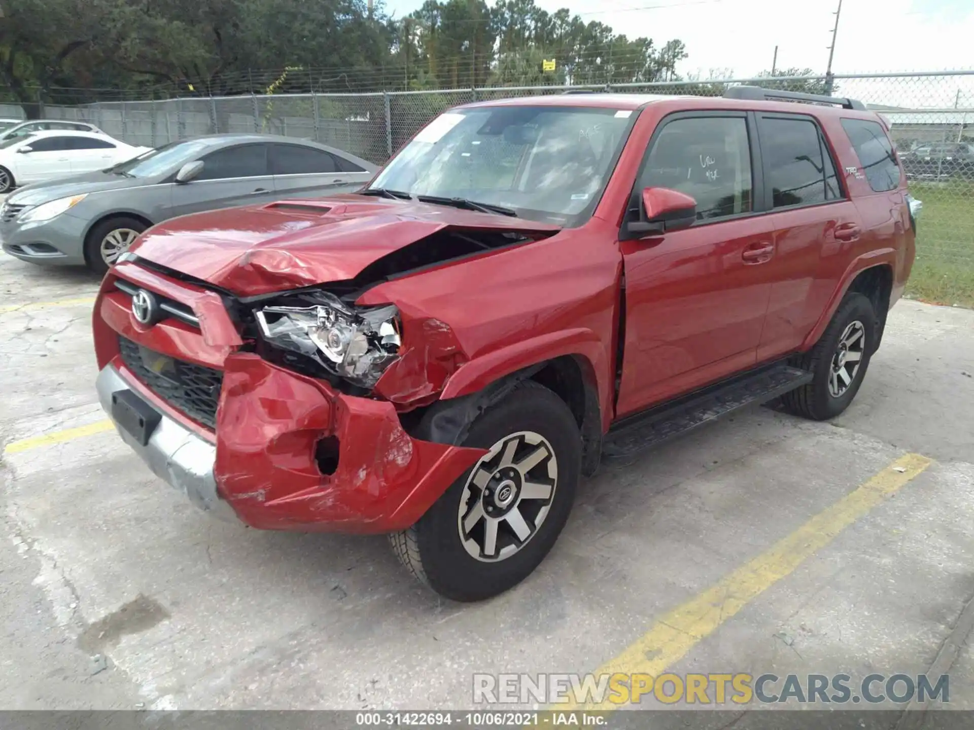 2 Photograph of a damaged car JTEBU5JR4L5794169 TOYOTA 4RUNNER 2020