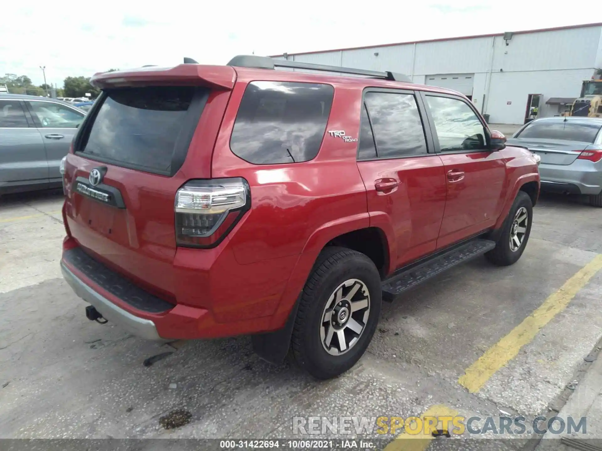 4 Photograph of a damaged car JTEBU5JR4L5794169 TOYOTA 4RUNNER 2020