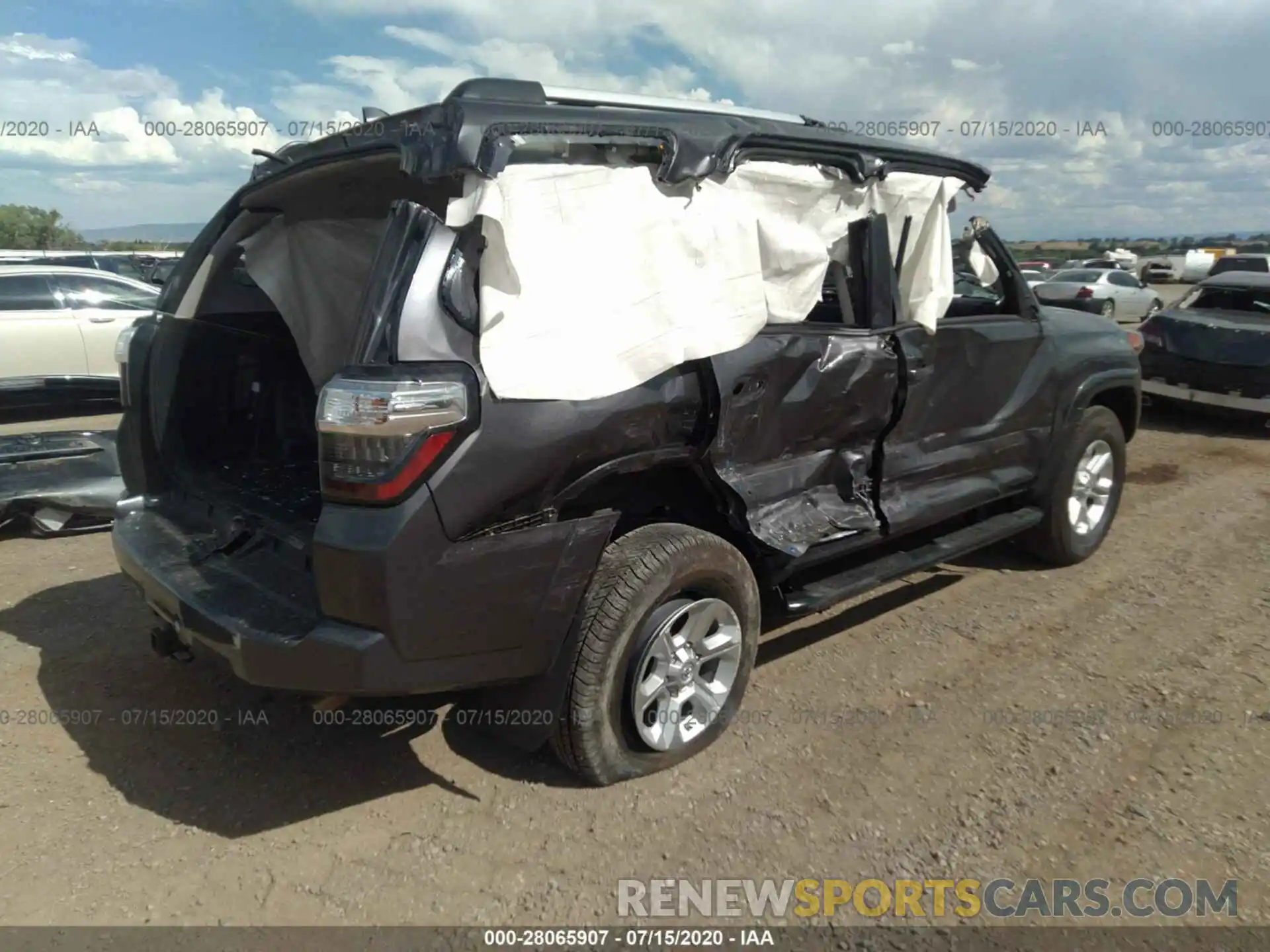 4 Photograph of a damaged car JTEBU5JR4L5799386 TOYOTA 4RUNNER 2020