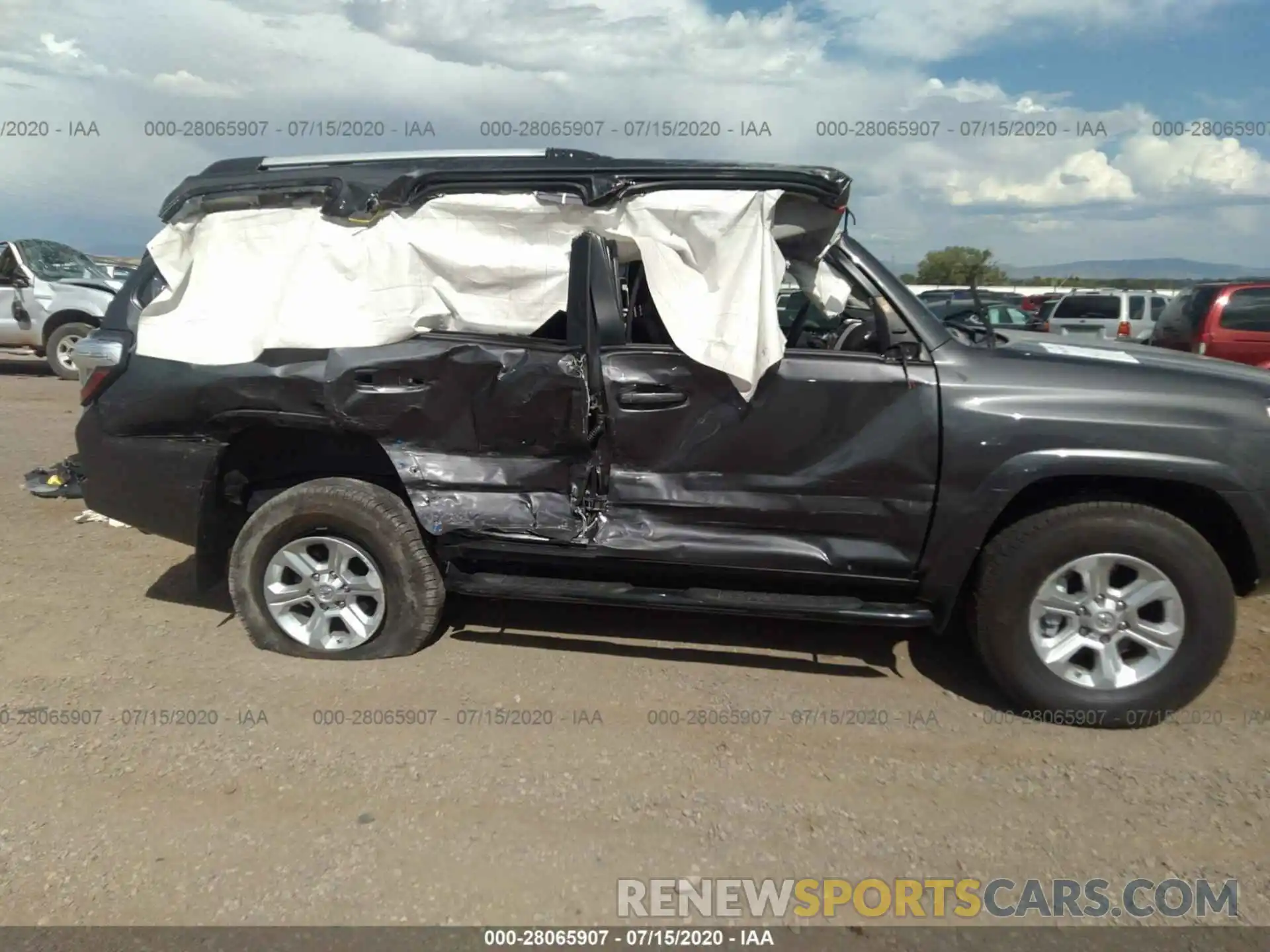 6 Photograph of a damaged car JTEBU5JR4L5799386 TOYOTA 4RUNNER 2020