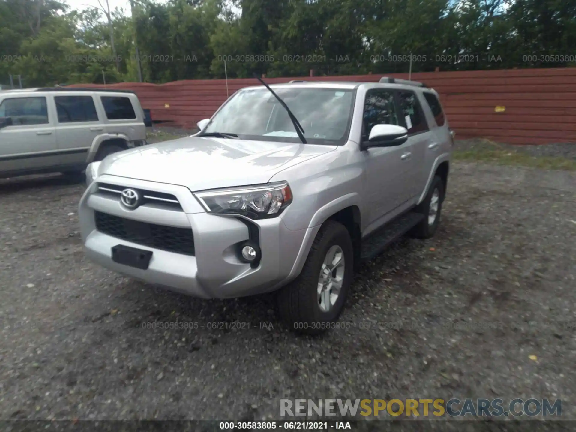 2 Photograph of a damaged car JTEBU5JR4L5801315 TOYOTA 4RUNNER 2020