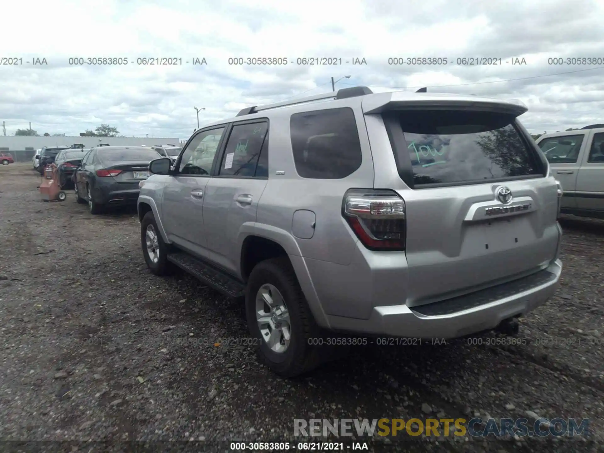 3 Фотография поврежденного автомобиля JTEBU5JR4L5801315 TOYOTA 4RUNNER 2020