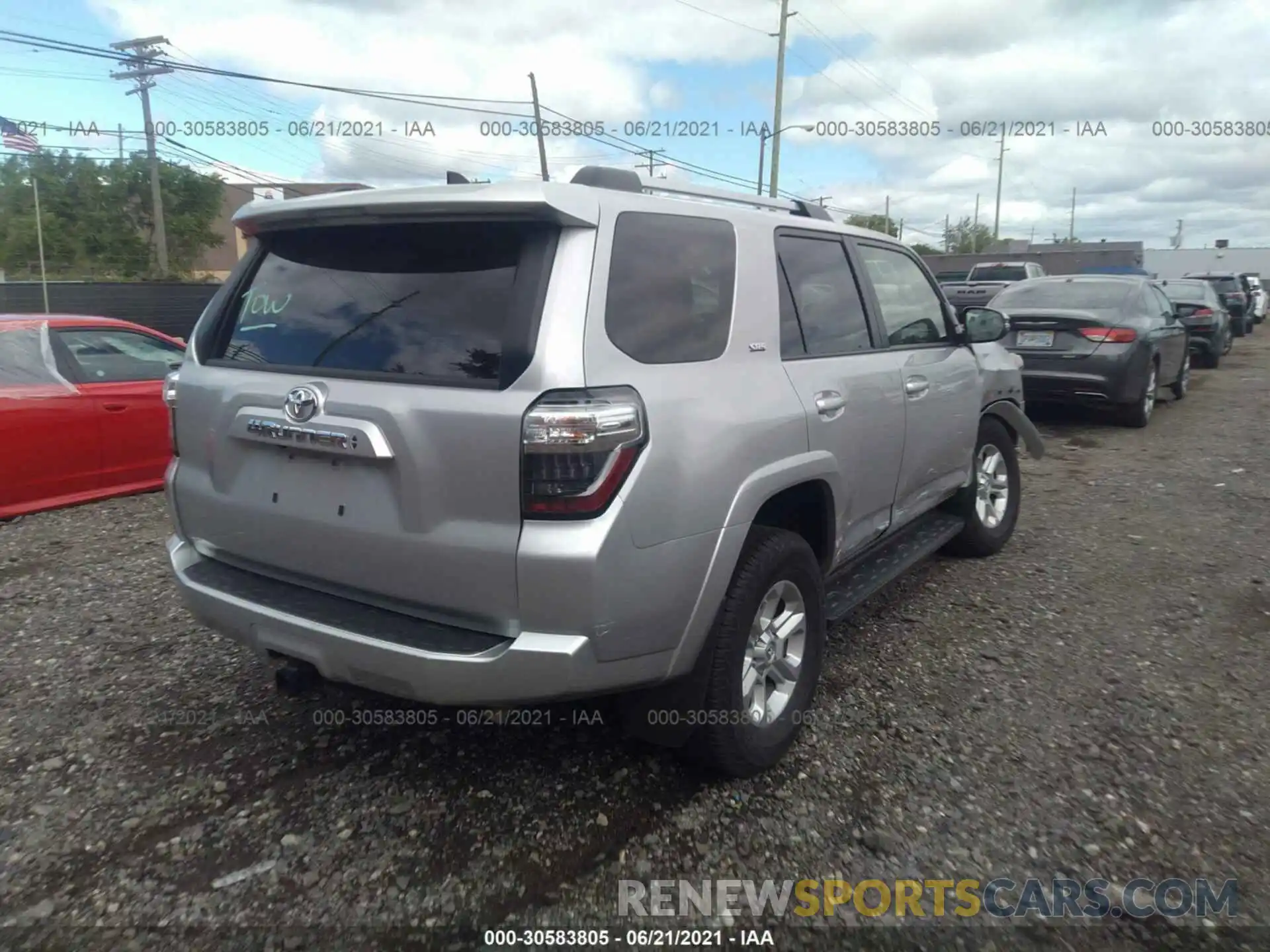 4 Photograph of a damaged car JTEBU5JR4L5801315 TOYOTA 4RUNNER 2020