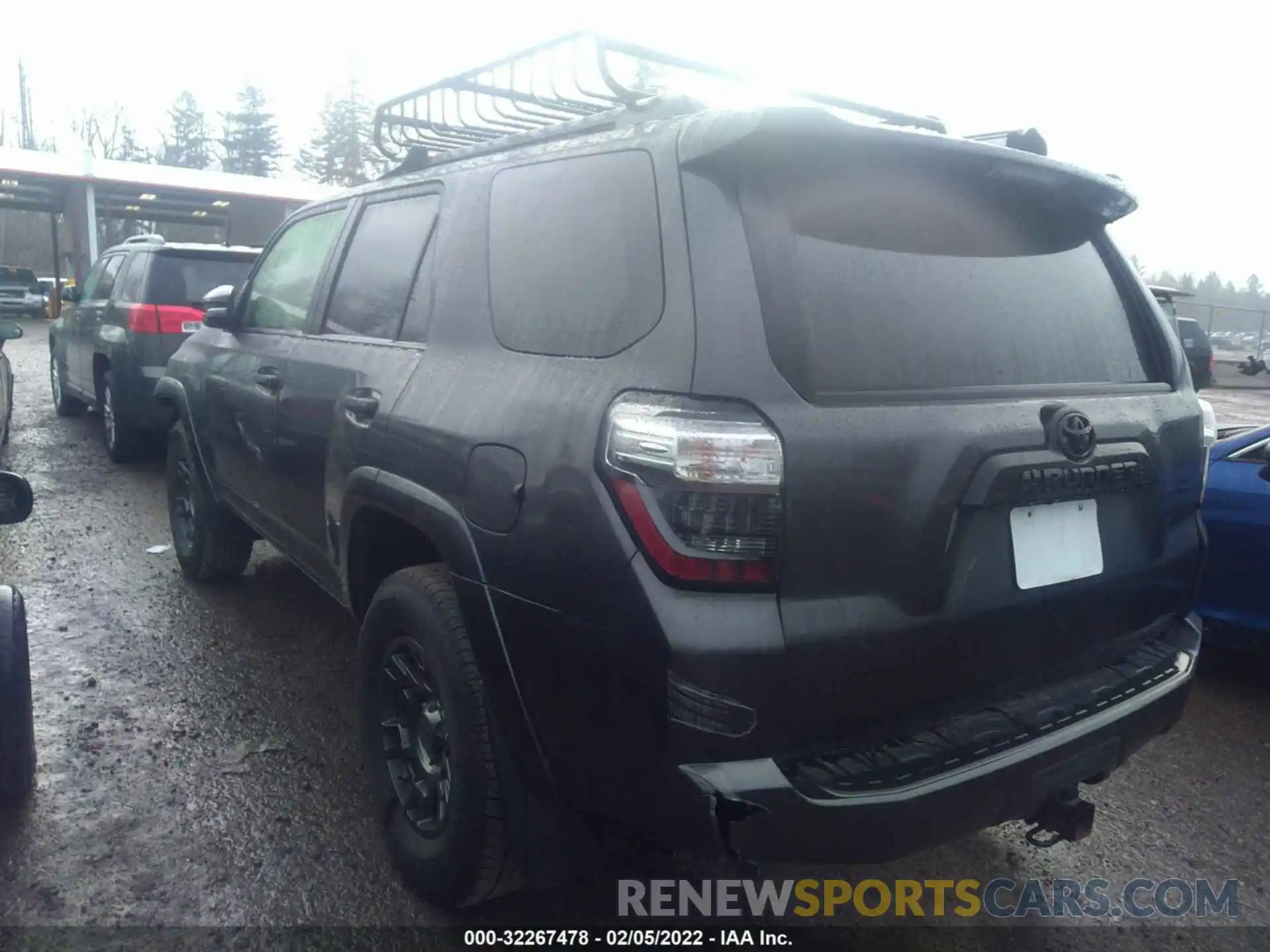 3 Фотография поврежденного автомобиля JTEBU5JR4L5802058 TOYOTA 4RUNNER 2020