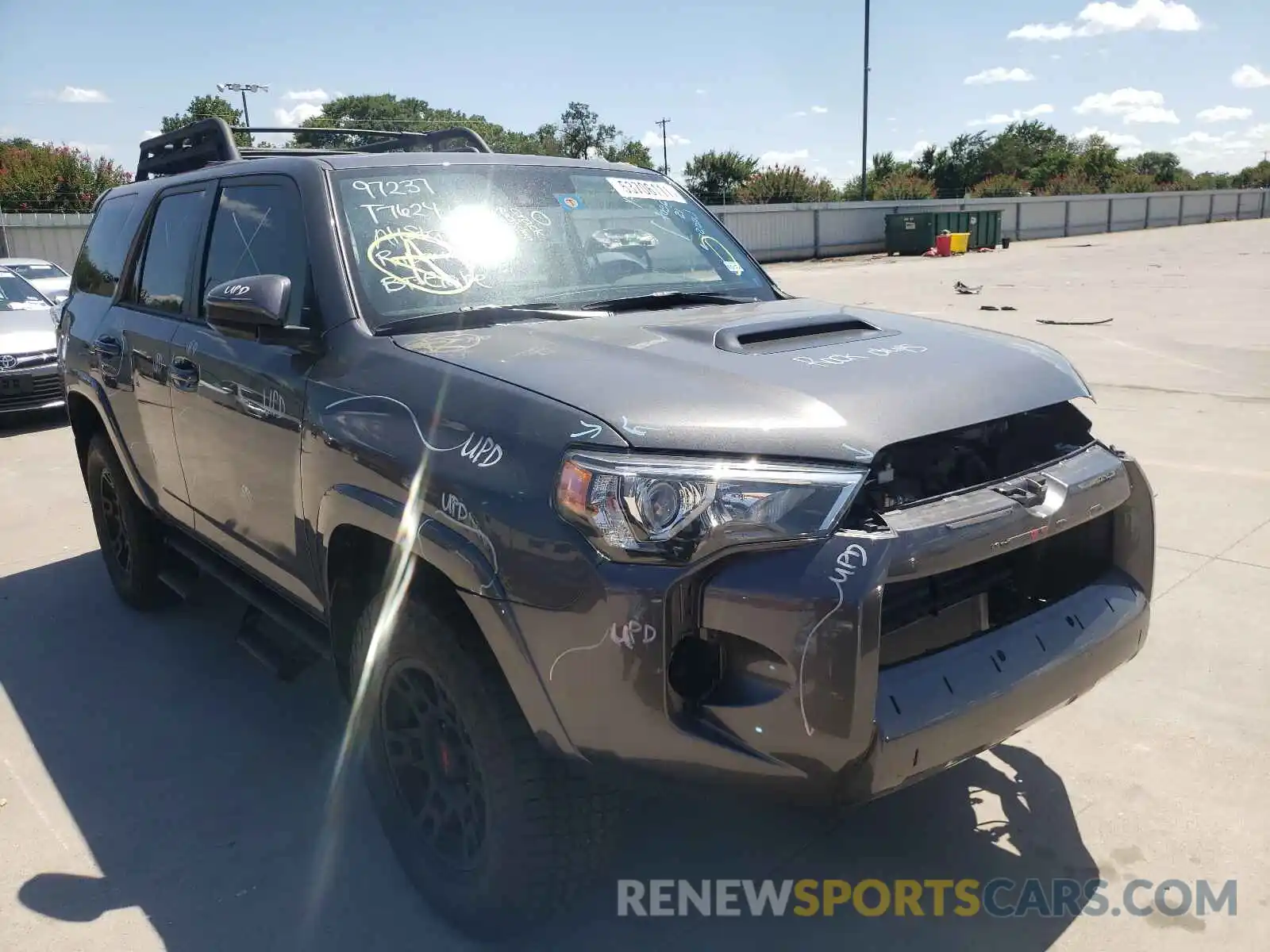 1 Photograph of a damaged car JTEBU5JR4L5808152 TOYOTA 4RUNNER 2020