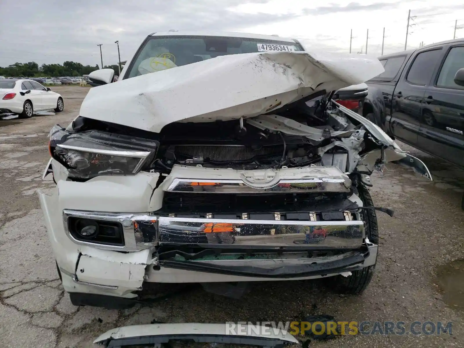 9 Photograph of a damaged car JTEBU5JR4L5809608 TOYOTA 4RUNNER 2020