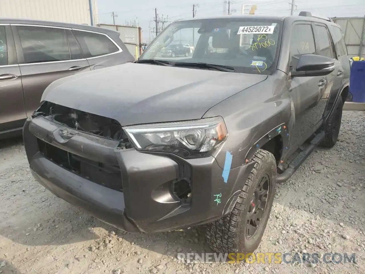 2 Photograph of a damaged car JTEBU5JR4L5817000 TOYOTA 4RUNNER 2020