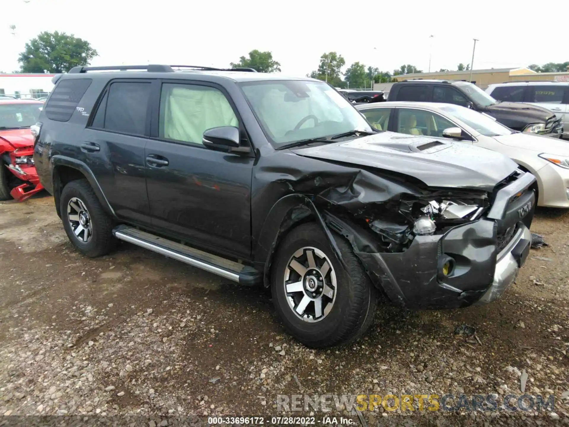 1 Photograph of a damaged car JTEBU5JR4L5818115 TOYOTA 4RUNNER 2020