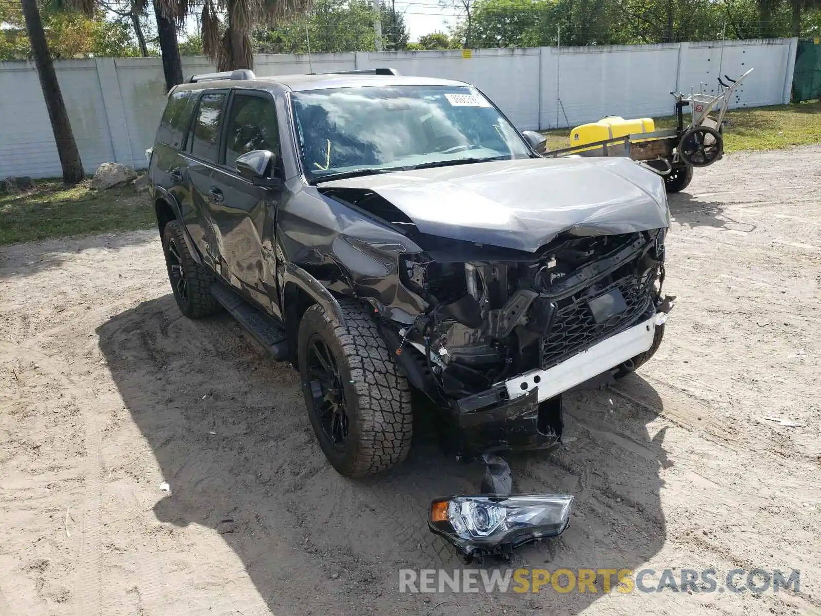 1 Photograph of a damaged car JTEBU5JR4L5825825 TOYOTA 4RUNNER 2020