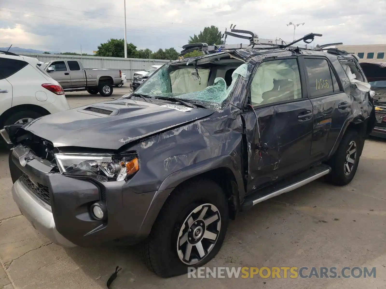 2 Photograph of a damaged car JTEBU5JR4L5826084 TOYOTA 4RUNNER 2020