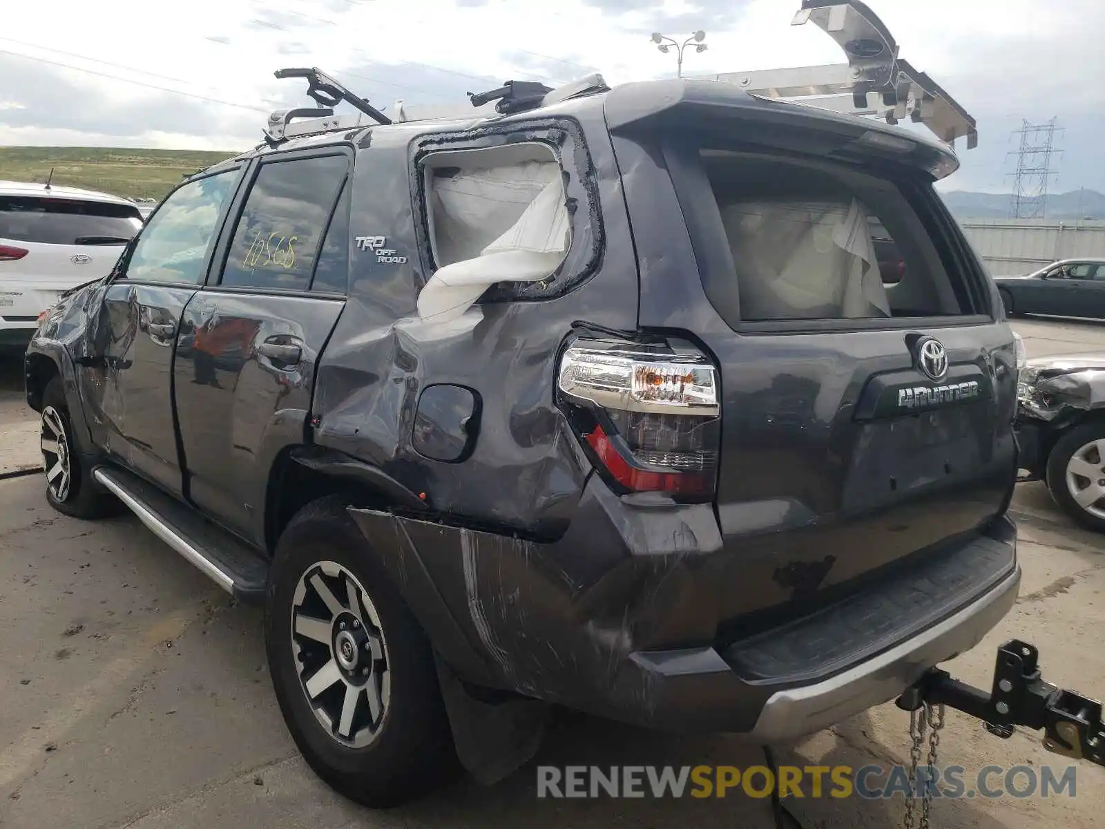 3 Photograph of a damaged car JTEBU5JR4L5826084 TOYOTA 4RUNNER 2020