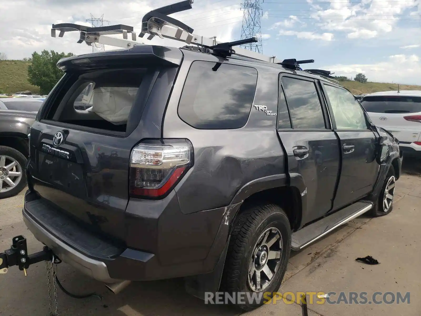 4 Photograph of a damaged car JTEBU5JR4L5826084 TOYOTA 4RUNNER 2020