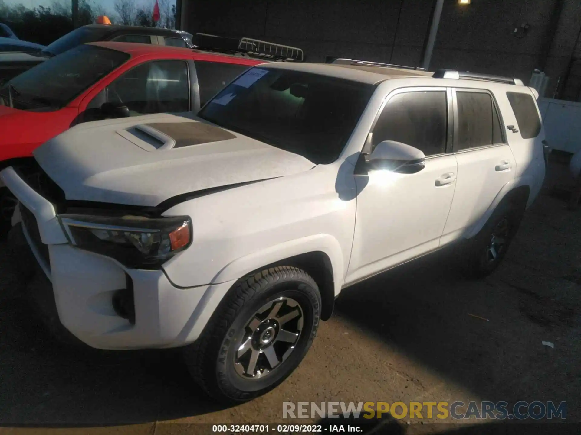 2 Photograph of a damaged car JTEBU5JR4L5837070 TOYOTA 4RUNNER 2020