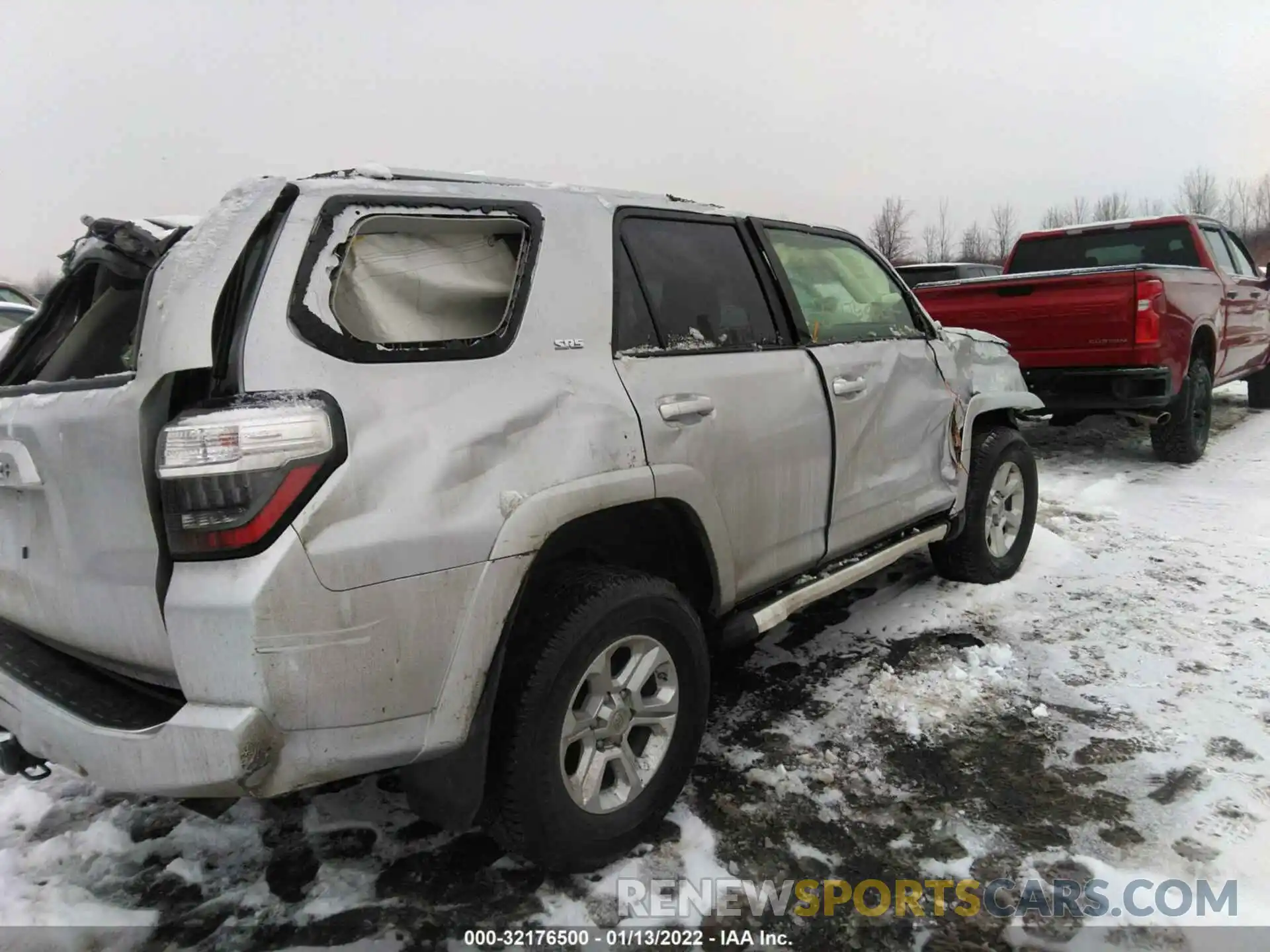 4 Photograph of a damaged car JTEBU5JR4L5837361 TOYOTA 4RUNNER 2020