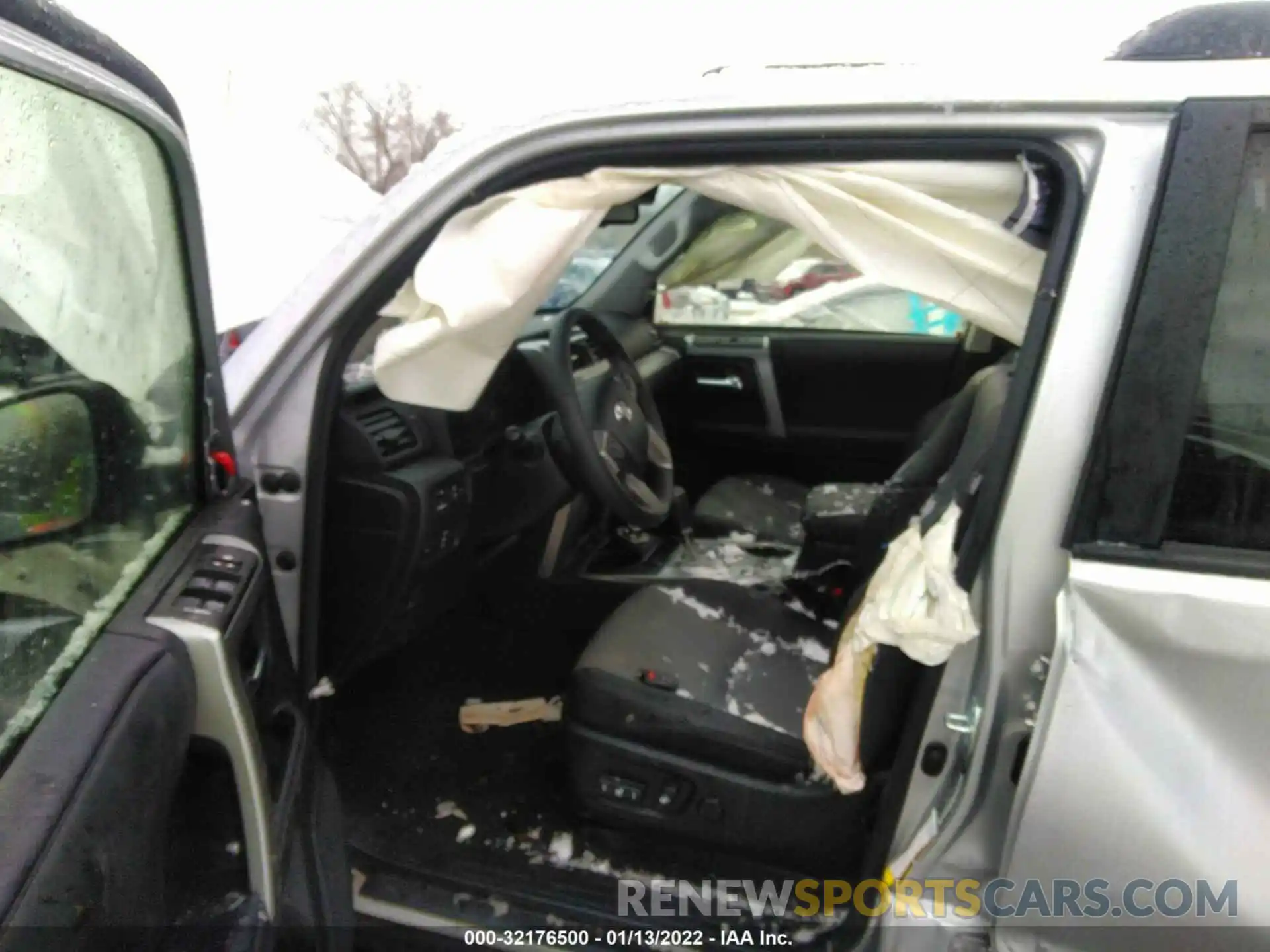 5 Photograph of a damaged car JTEBU5JR4L5837361 TOYOTA 4RUNNER 2020