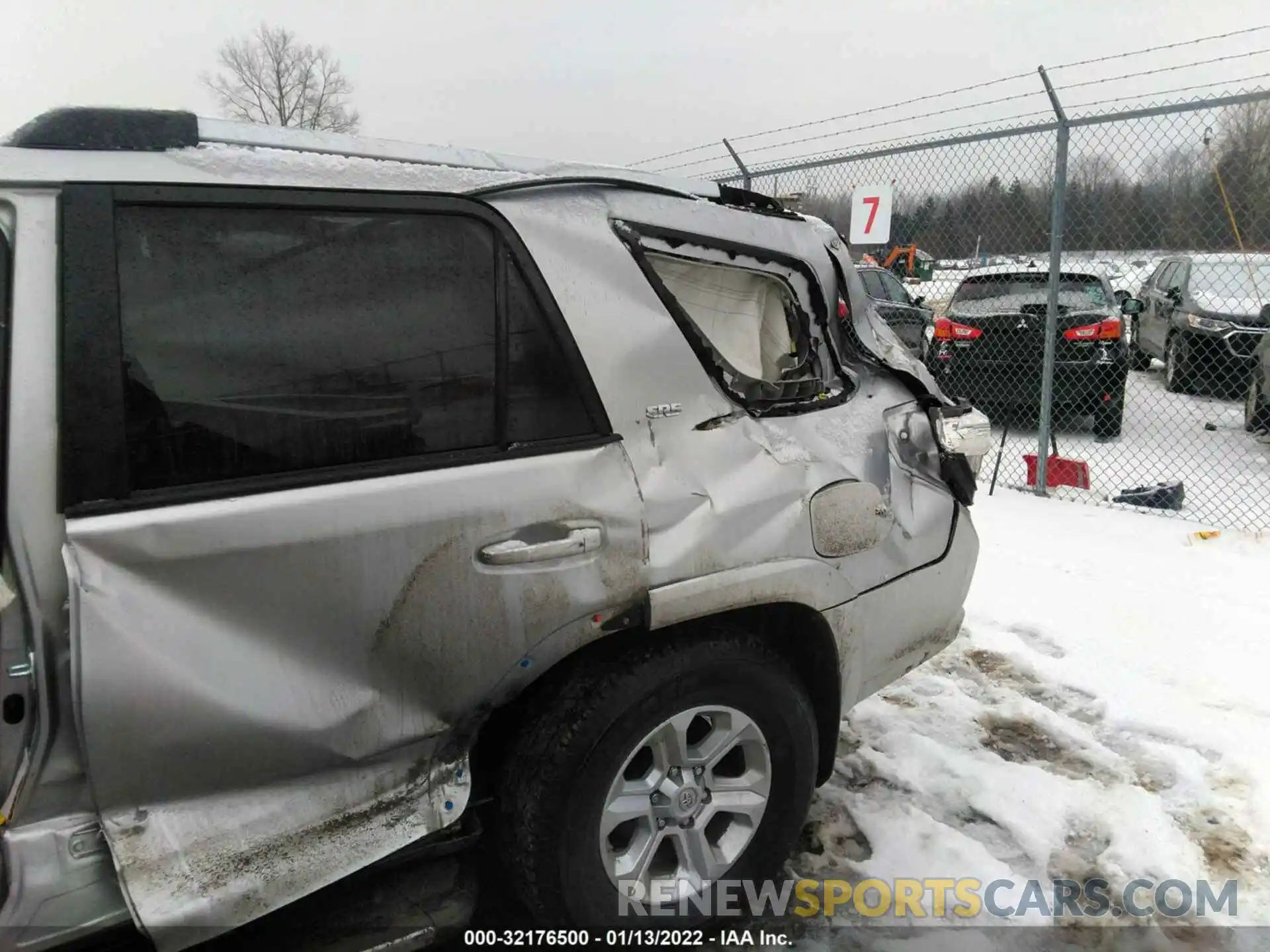 6 Photograph of a damaged car JTEBU5JR4L5837361 TOYOTA 4RUNNER 2020