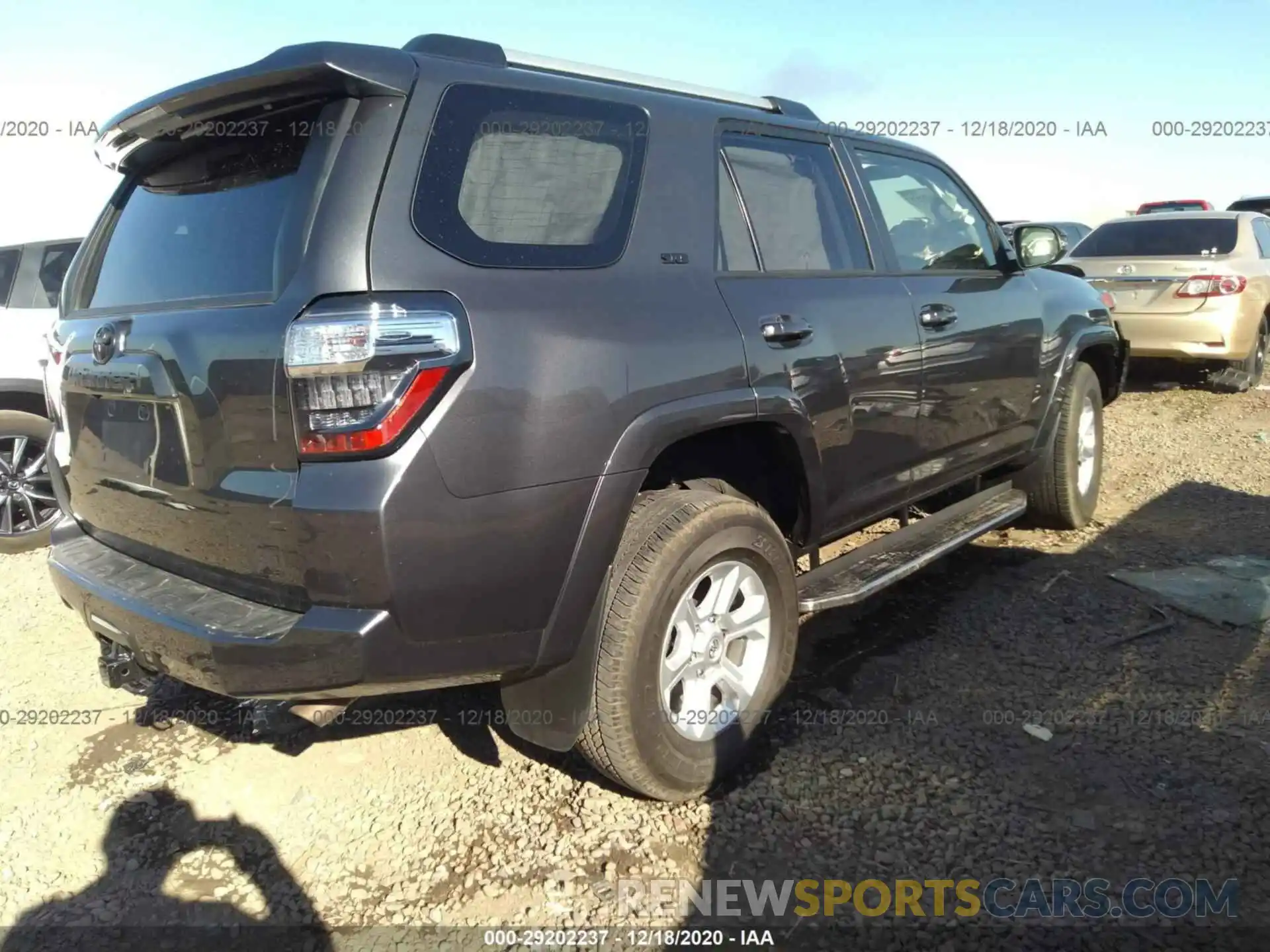 4 Photograph of a damaged car JTEBU5JR4L5837635 TOYOTA 4RUNNER 2020