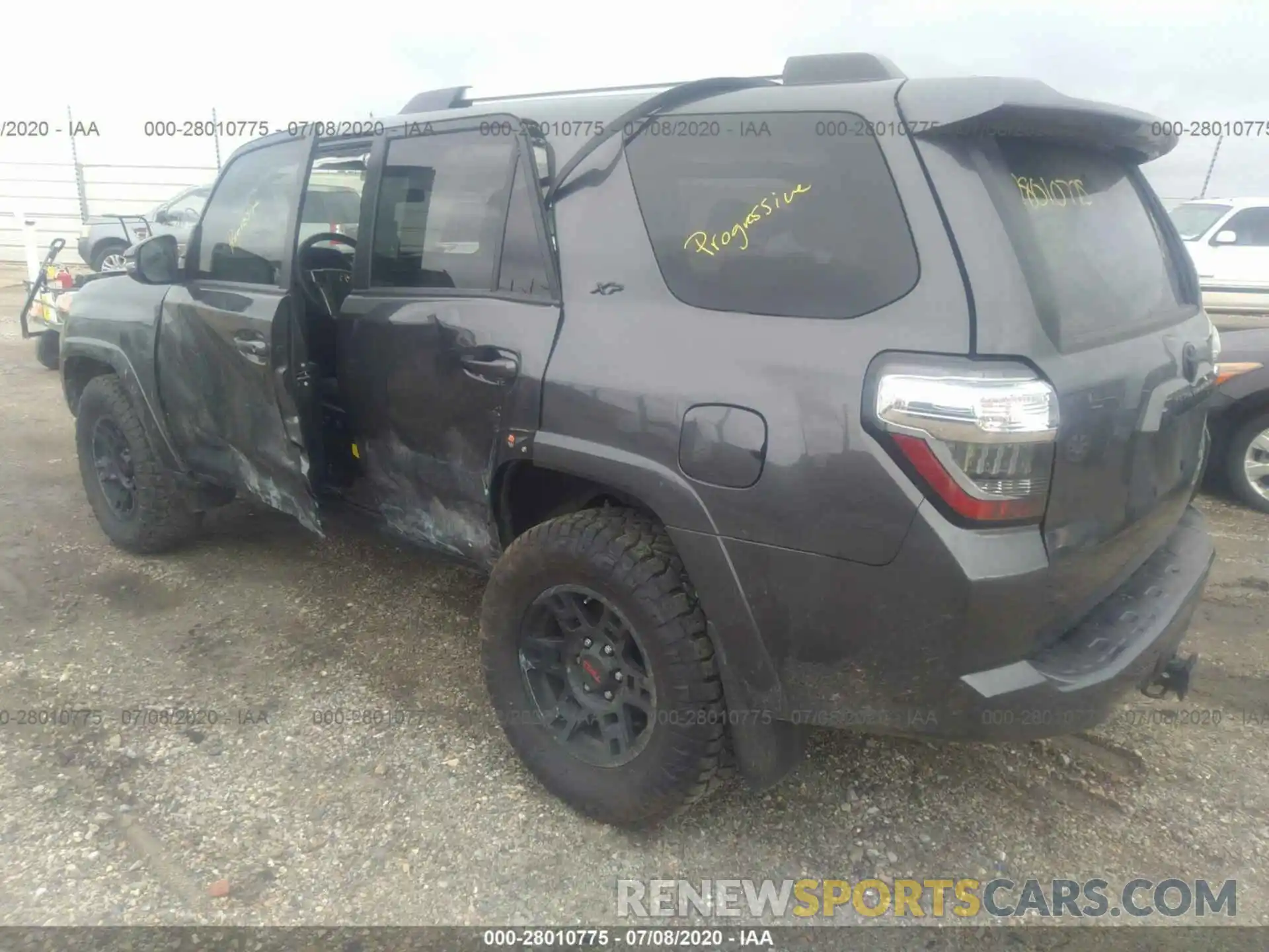 3 Photograph of a damaged car JTEBU5JR5L5738452 TOYOTA 4RUNNER 2020