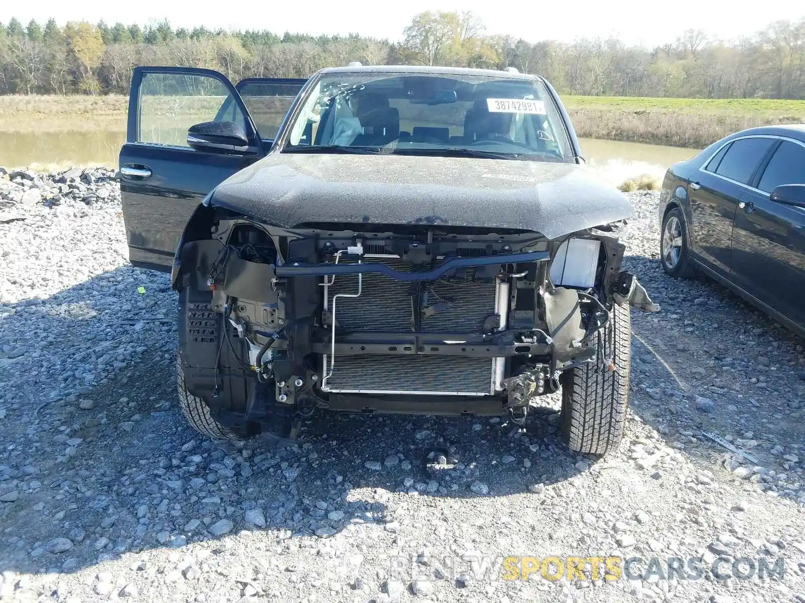 9 Photograph of a damaged car JTEBU5JR5L5739990 TOYOTA 4RUNNER 2020