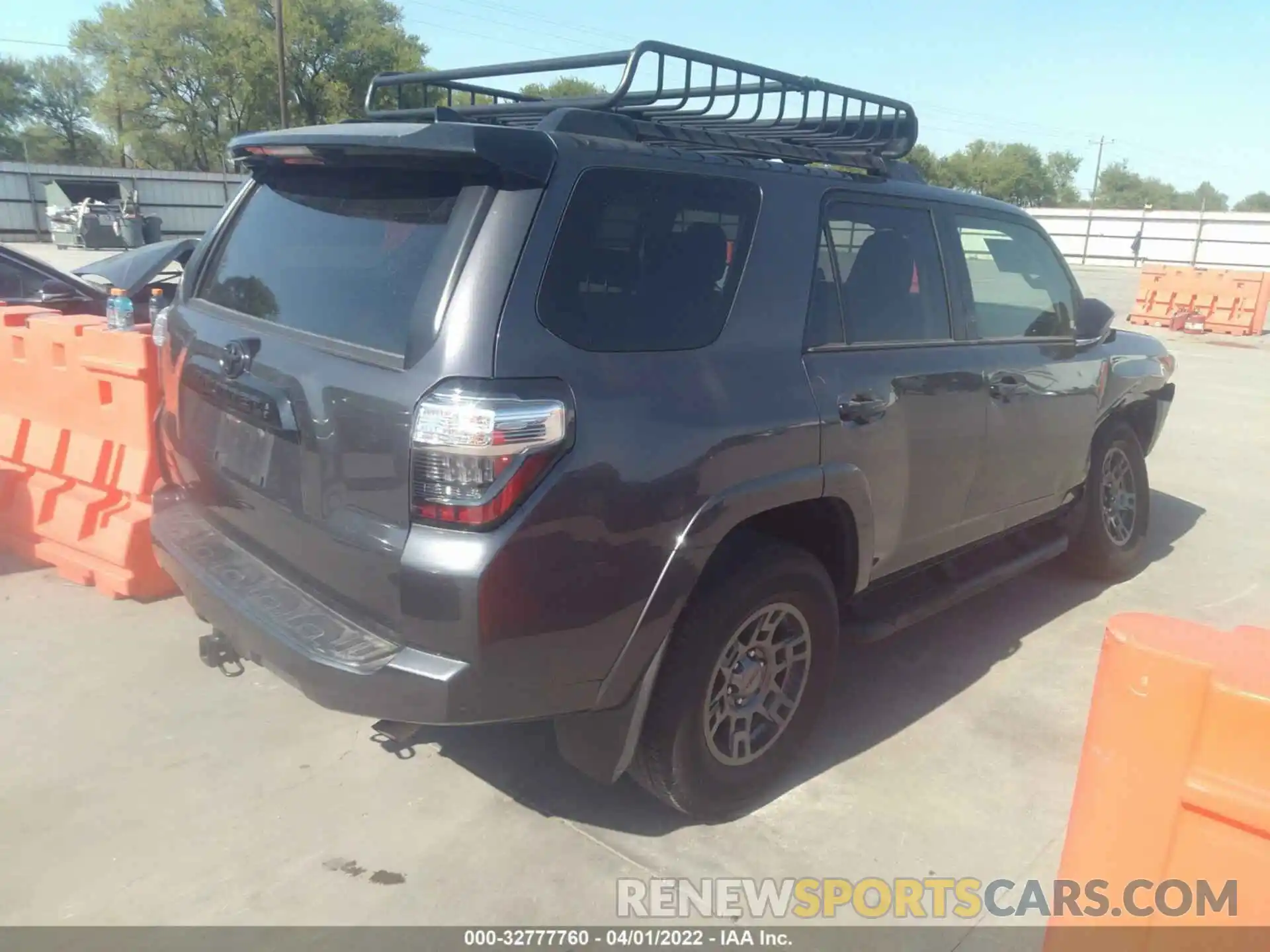 4 Фотография поврежденного автомобиля JTEBU5JR5L5748673 TOYOTA 4RUNNER 2020