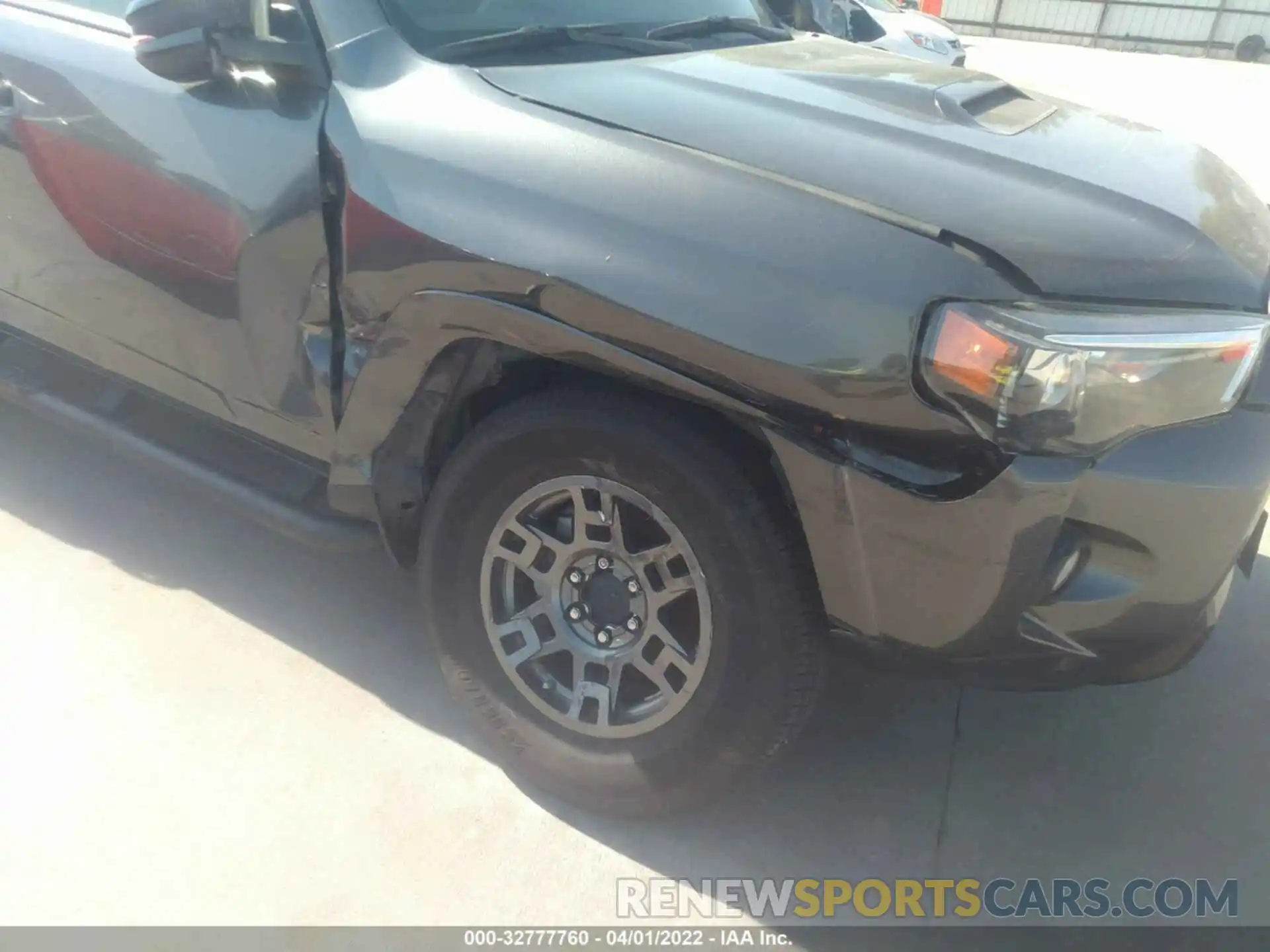 6 Photograph of a damaged car JTEBU5JR5L5748673 TOYOTA 4RUNNER 2020