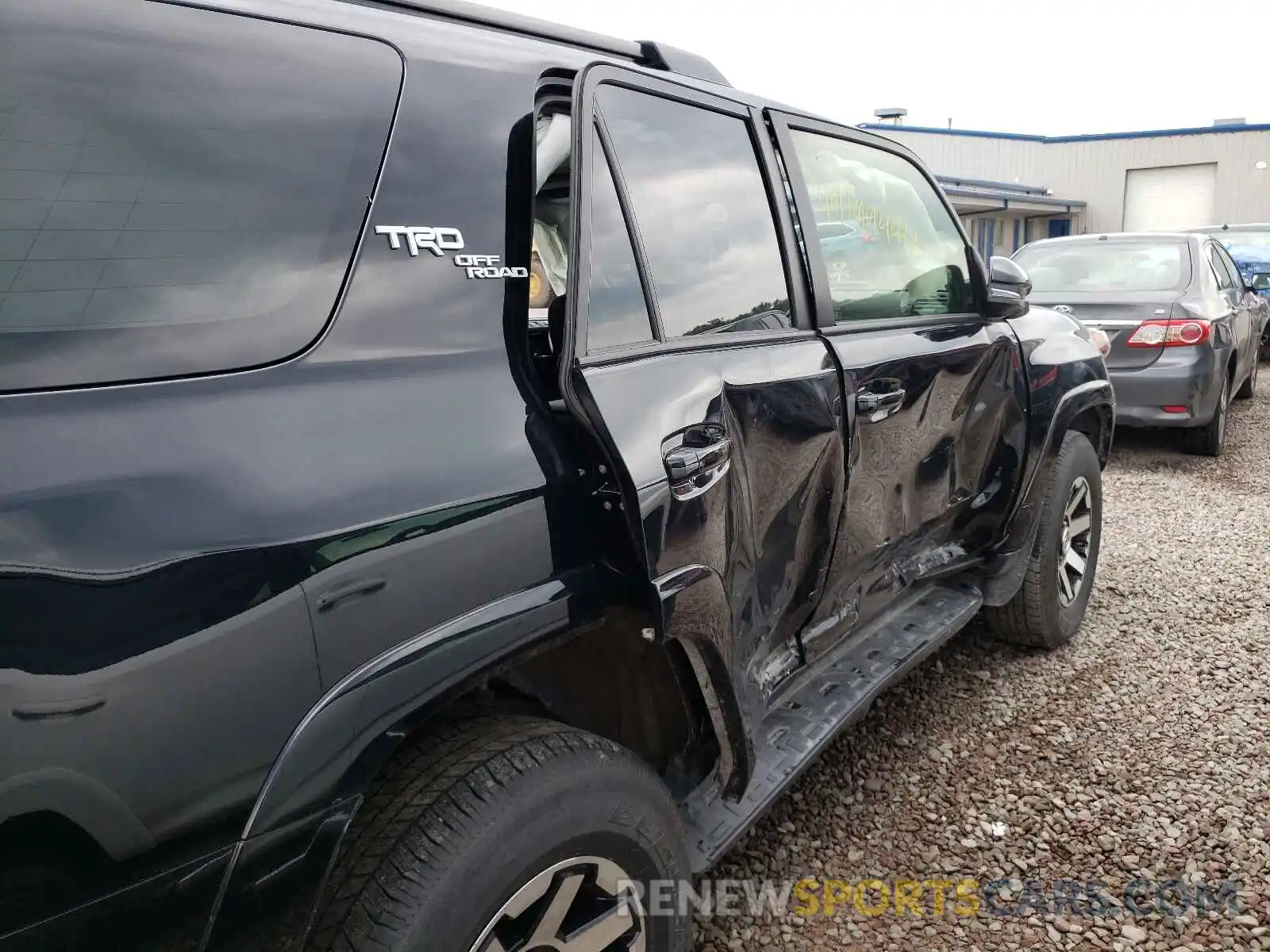 9 Photograph of a damaged car JTEBU5JR5L5754408 TOYOTA 4RUNNER 2020