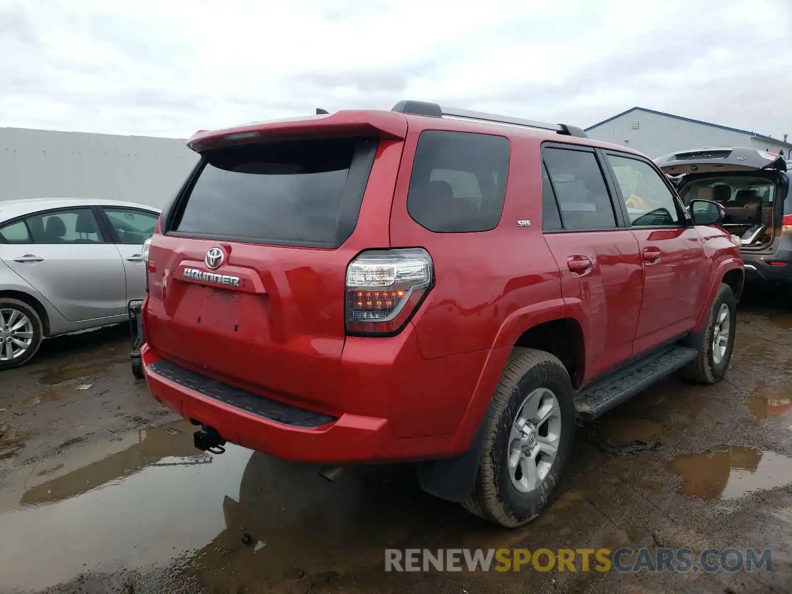 4 Photograph of a damaged car JTEBU5JR5L5758250 TOYOTA 4RUNNER 2020