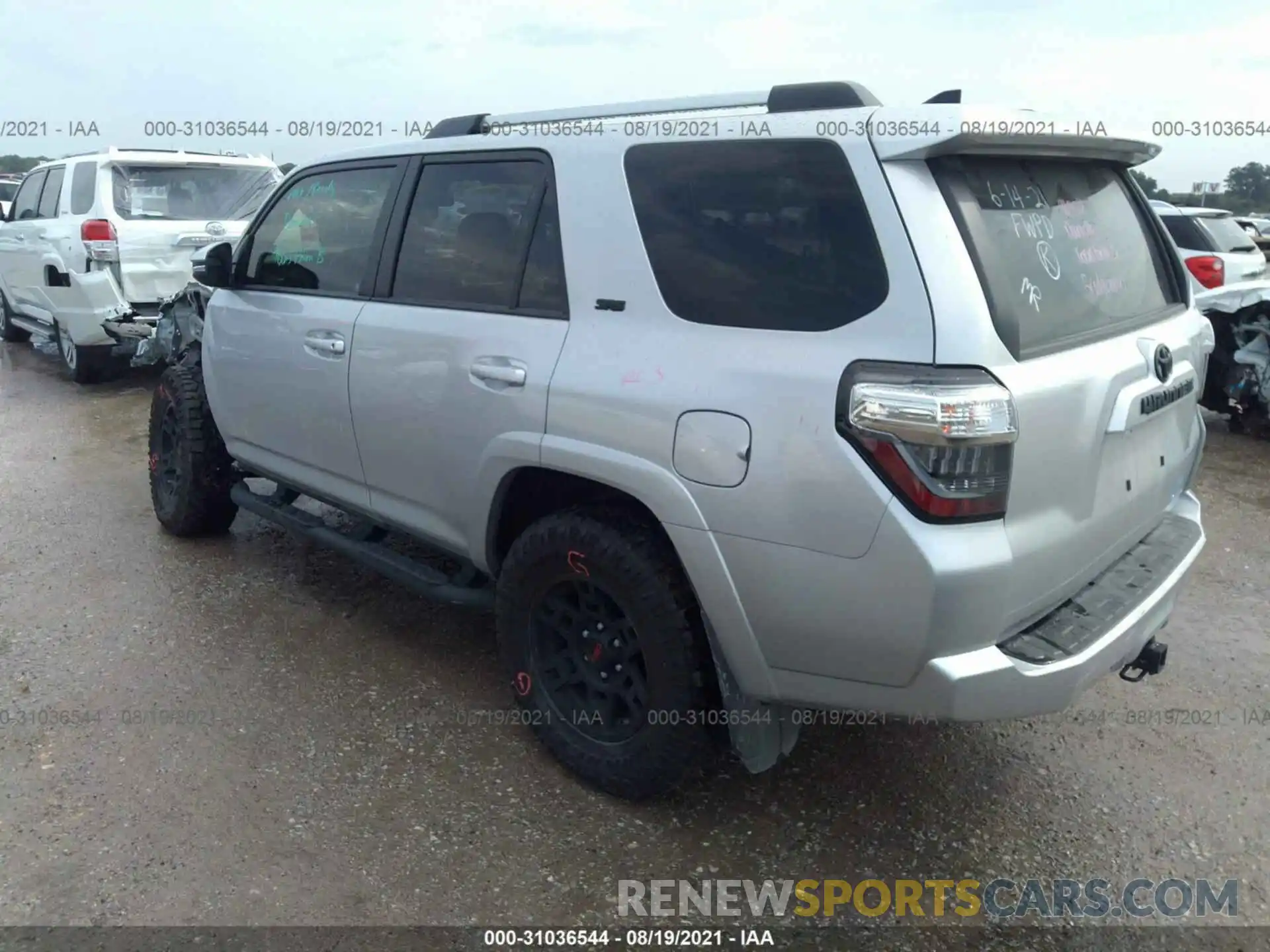 3 Фотография поврежденного автомобиля JTEBU5JR5L5759866 TOYOTA 4RUNNER 2020