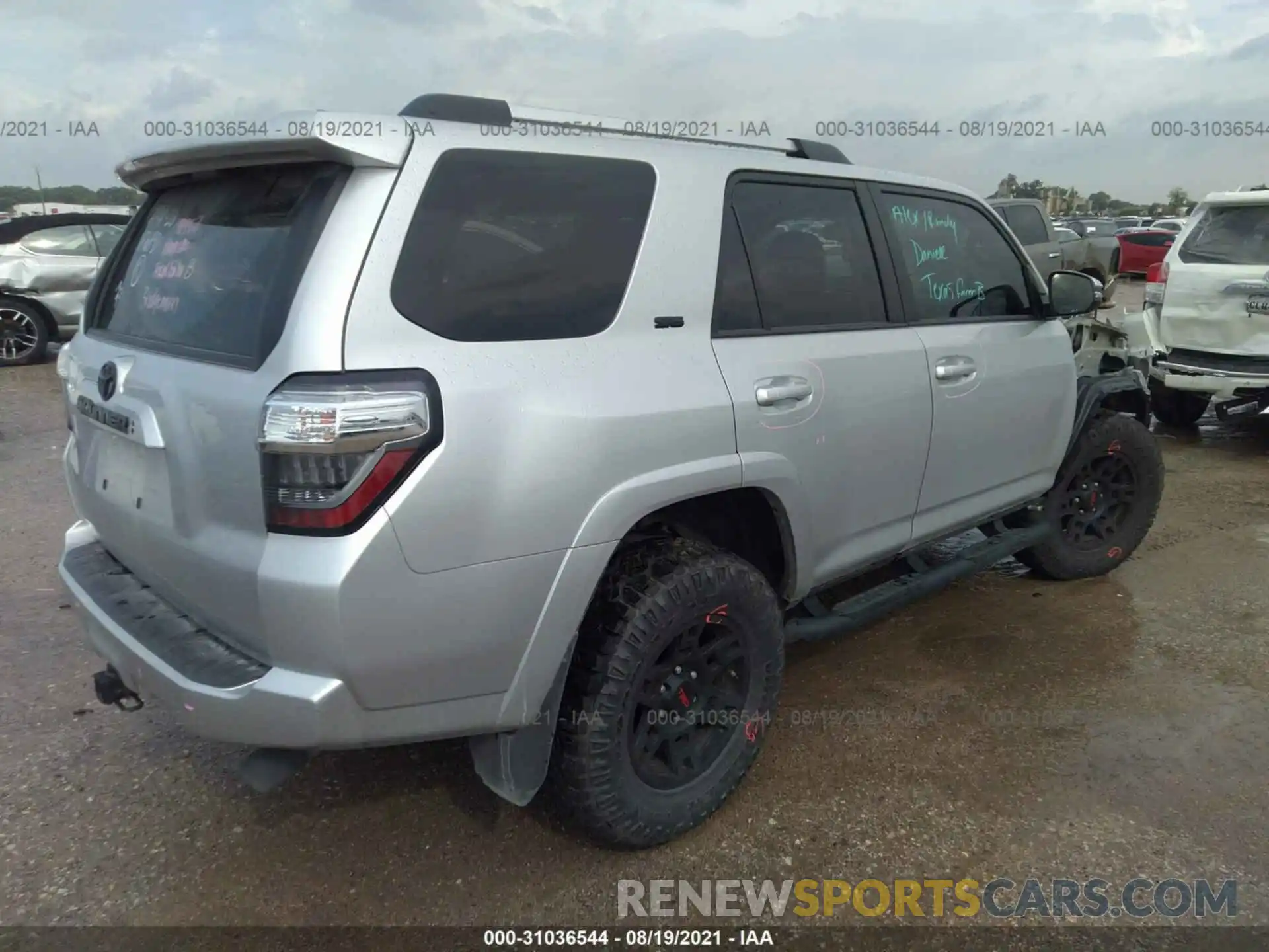 4 Фотография поврежденного автомобиля JTEBU5JR5L5759866 TOYOTA 4RUNNER 2020