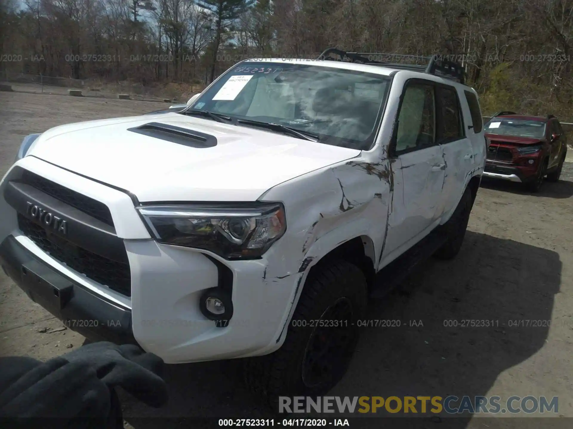 2 Photograph of a damaged car JTEBU5JR5L5760581 TOYOTA 4RUNNER 2020