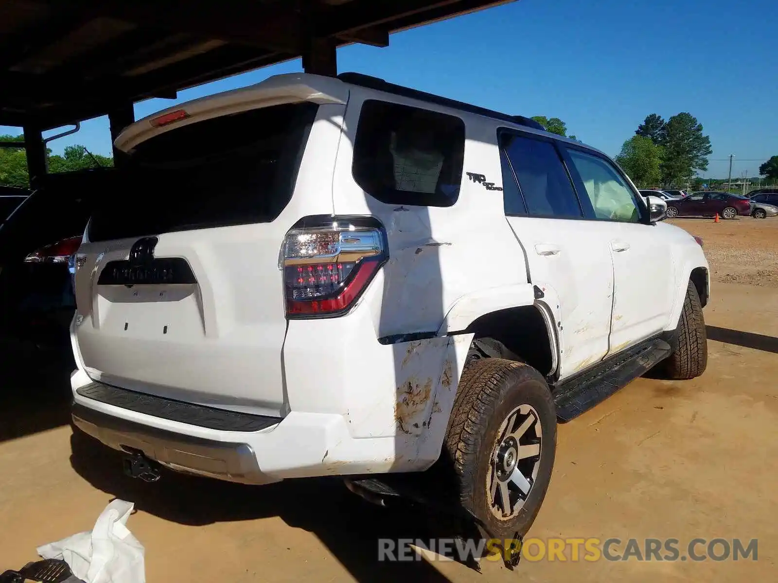 4 Photograph of a damaged car JTEBU5JR5L5769684 TOYOTA 4RUNNER 2020