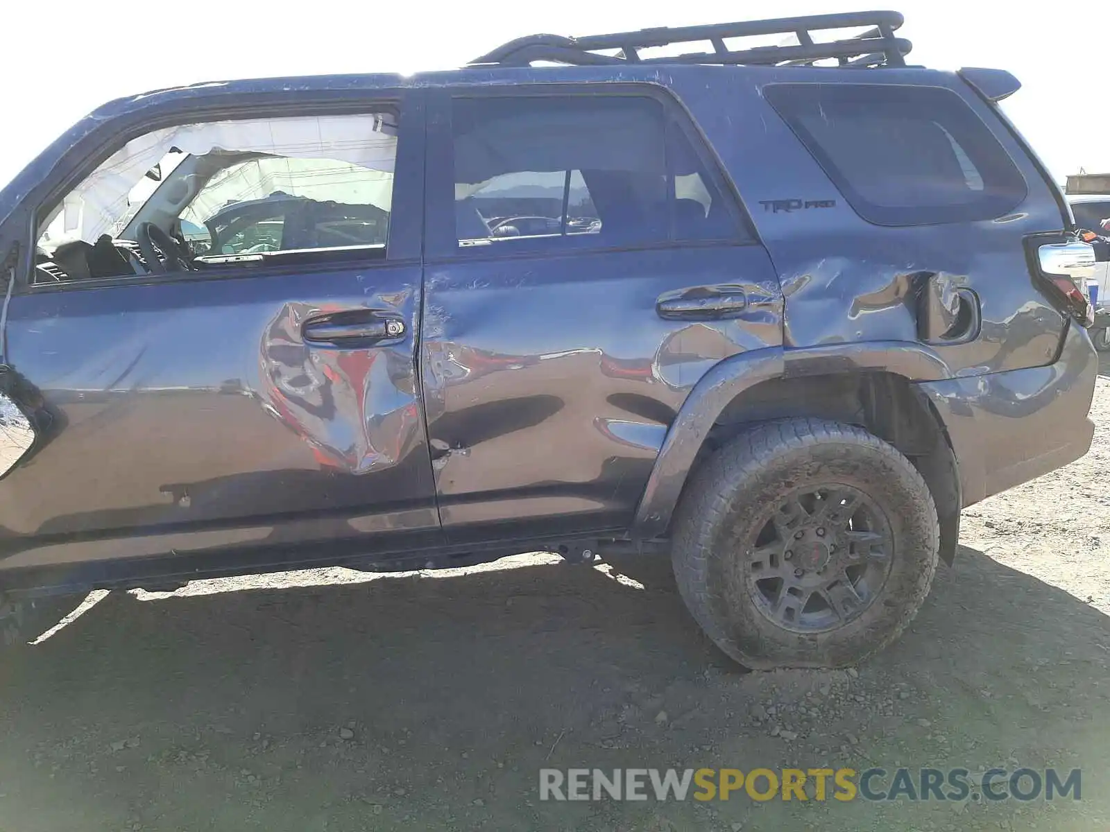 10 Photograph of a damaged car JTEBU5JR5L5776361 TOYOTA 4RUNNER 2020