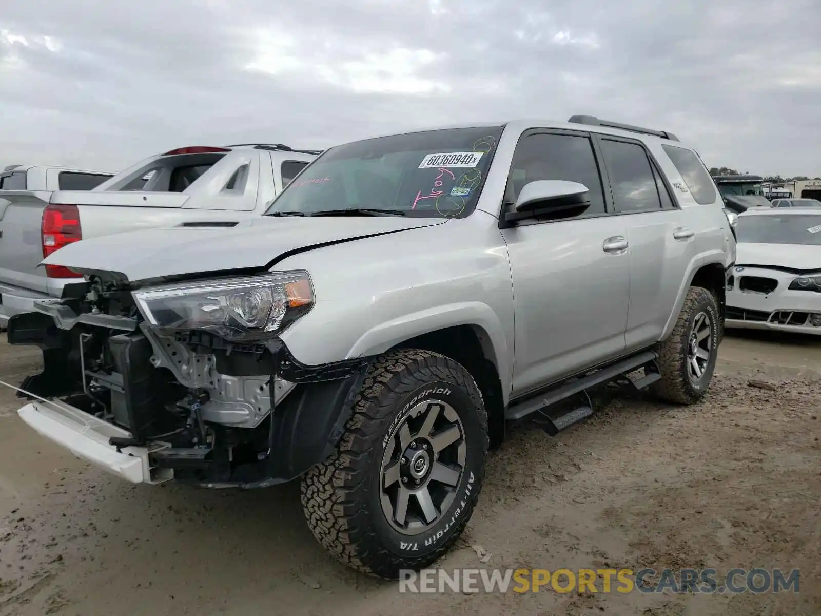 2 Фотография поврежденного автомобиля JTEBU5JR5L5778529 TOYOTA 4RUNNER 2020