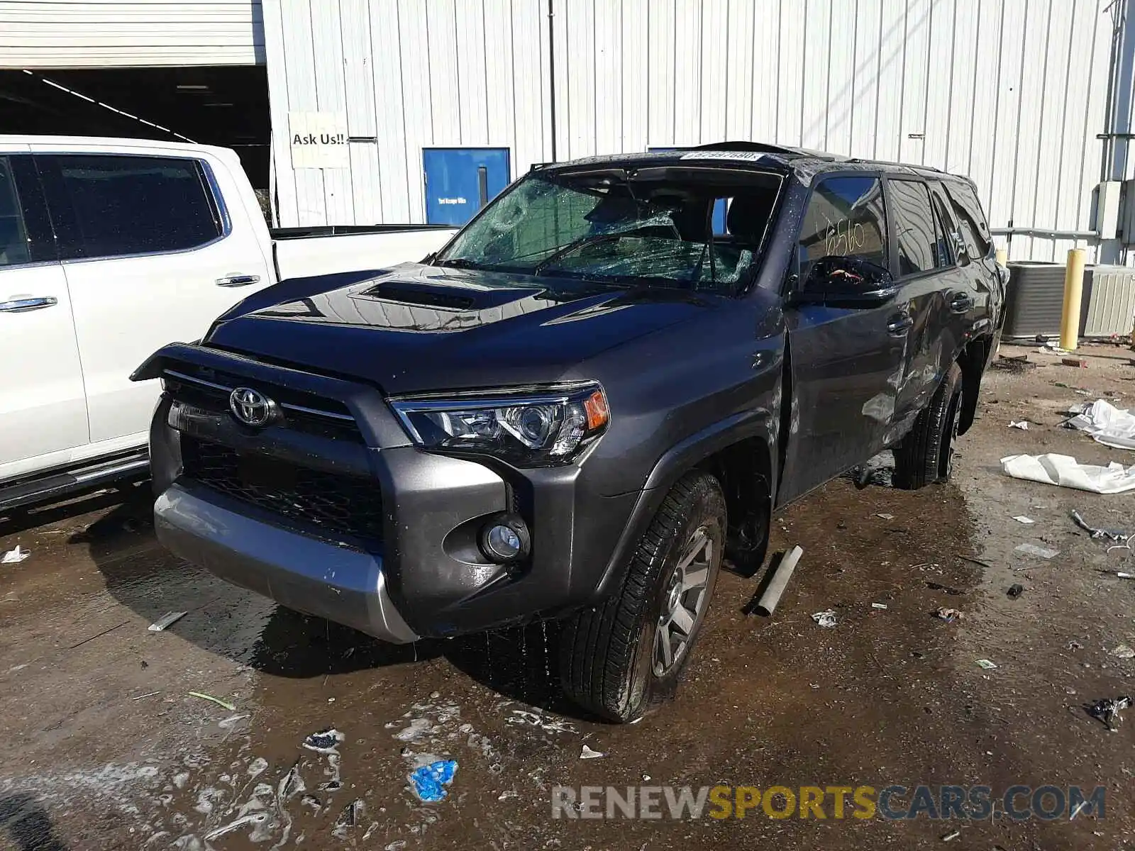 2 Photograph of a damaged car JTEBU5JR5L5781088 TOYOTA 4RUNNER 2020