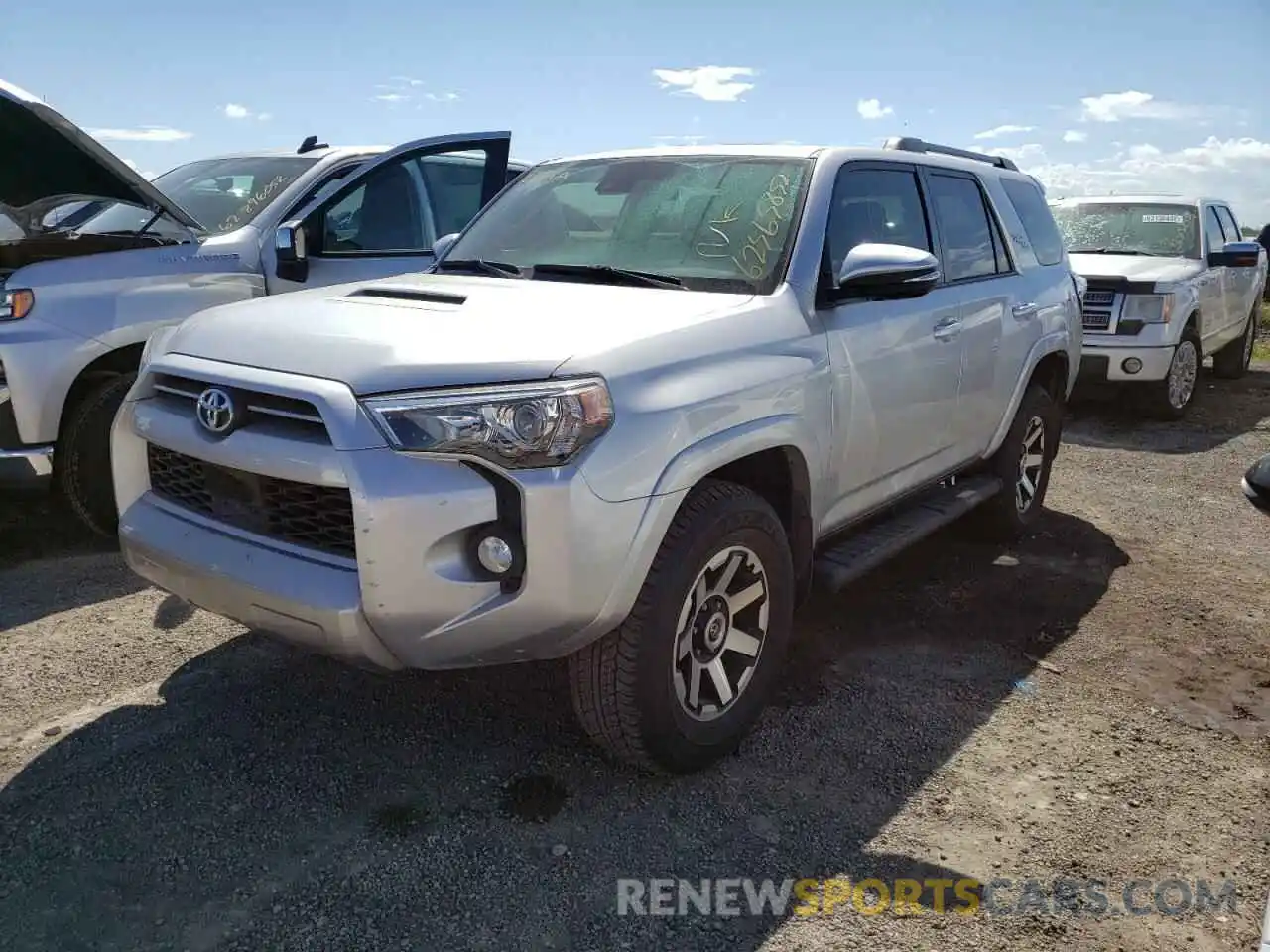 2 Photograph of a damaged car JTEBU5JR5L5782418 TOYOTA 4RUNNER 2020