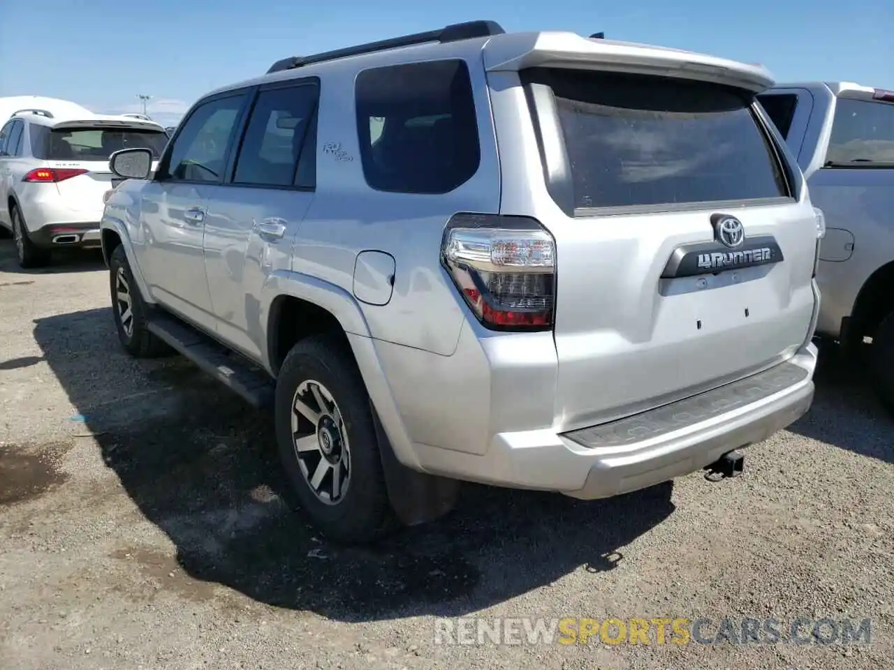 3 Photograph of a damaged car JTEBU5JR5L5782418 TOYOTA 4RUNNER 2020