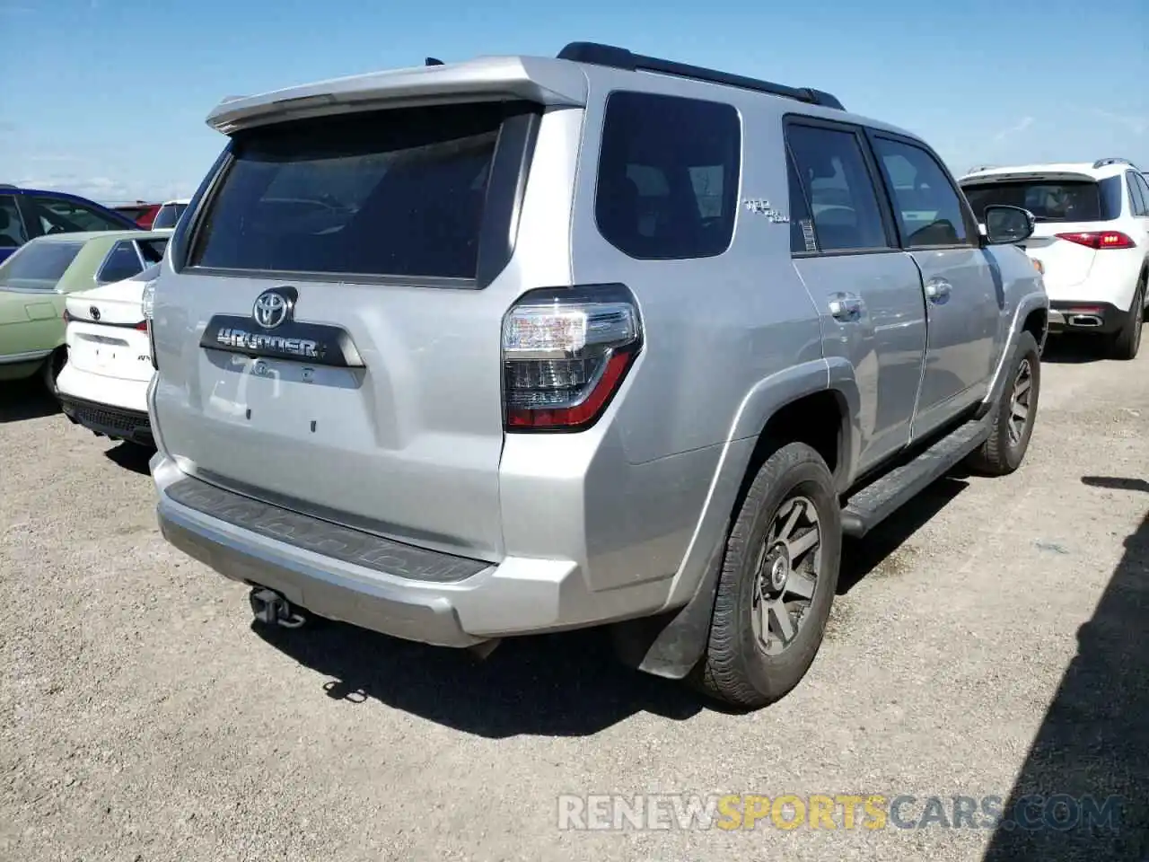 4 Photograph of a damaged car JTEBU5JR5L5782418 TOYOTA 4RUNNER 2020