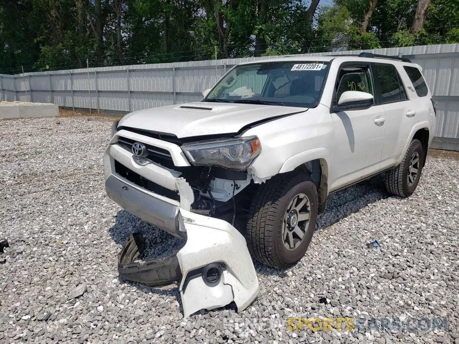 2 Photograph of a damaged car JTEBU5JR5L5784282 TOYOTA 4RUNNER 2020