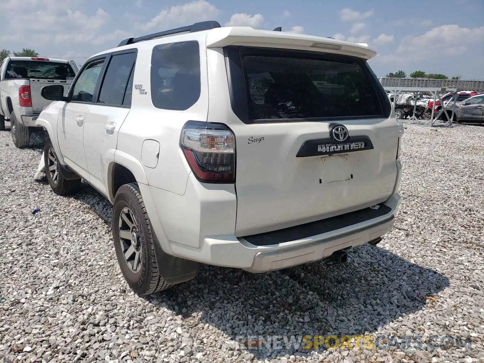 3 Фотография поврежденного автомобиля JTEBU5JR5L5784282 TOYOTA 4RUNNER 2020