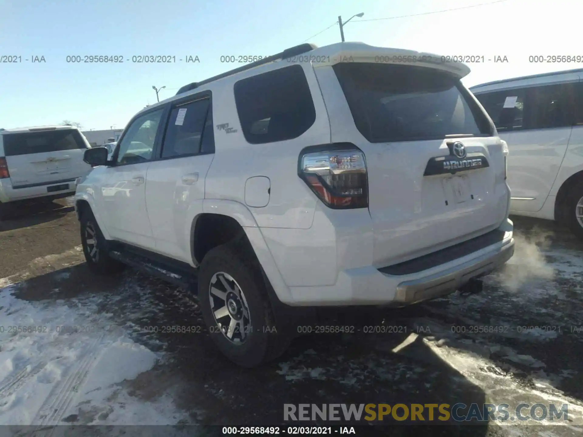 3 Фотография поврежденного автомобиля JTEBU5JR5L5785089 TOYOTA 4RUNNER 2020