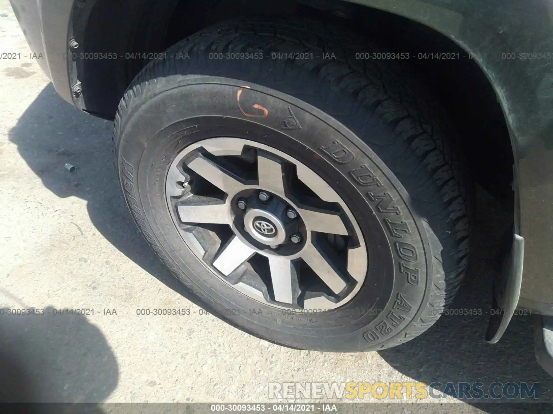 12 Фотография поврежденного автомобиля JTEBU5JR5L5787618 TOYOTA 4RUNNER 2020