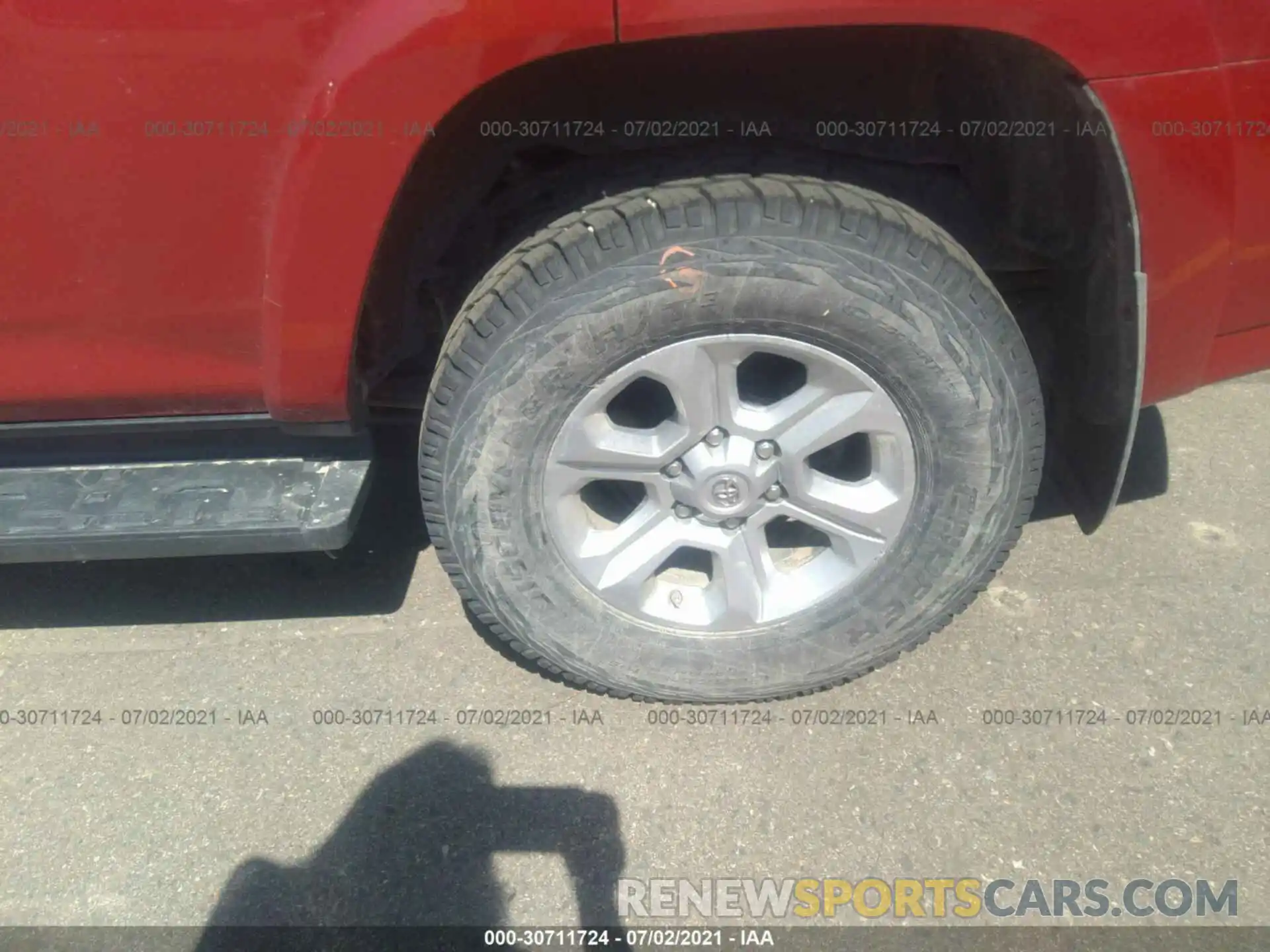 13 Photograph of a damaged car JTEBU5JR5L5789286 TOYOTA 4RUNNER 2020