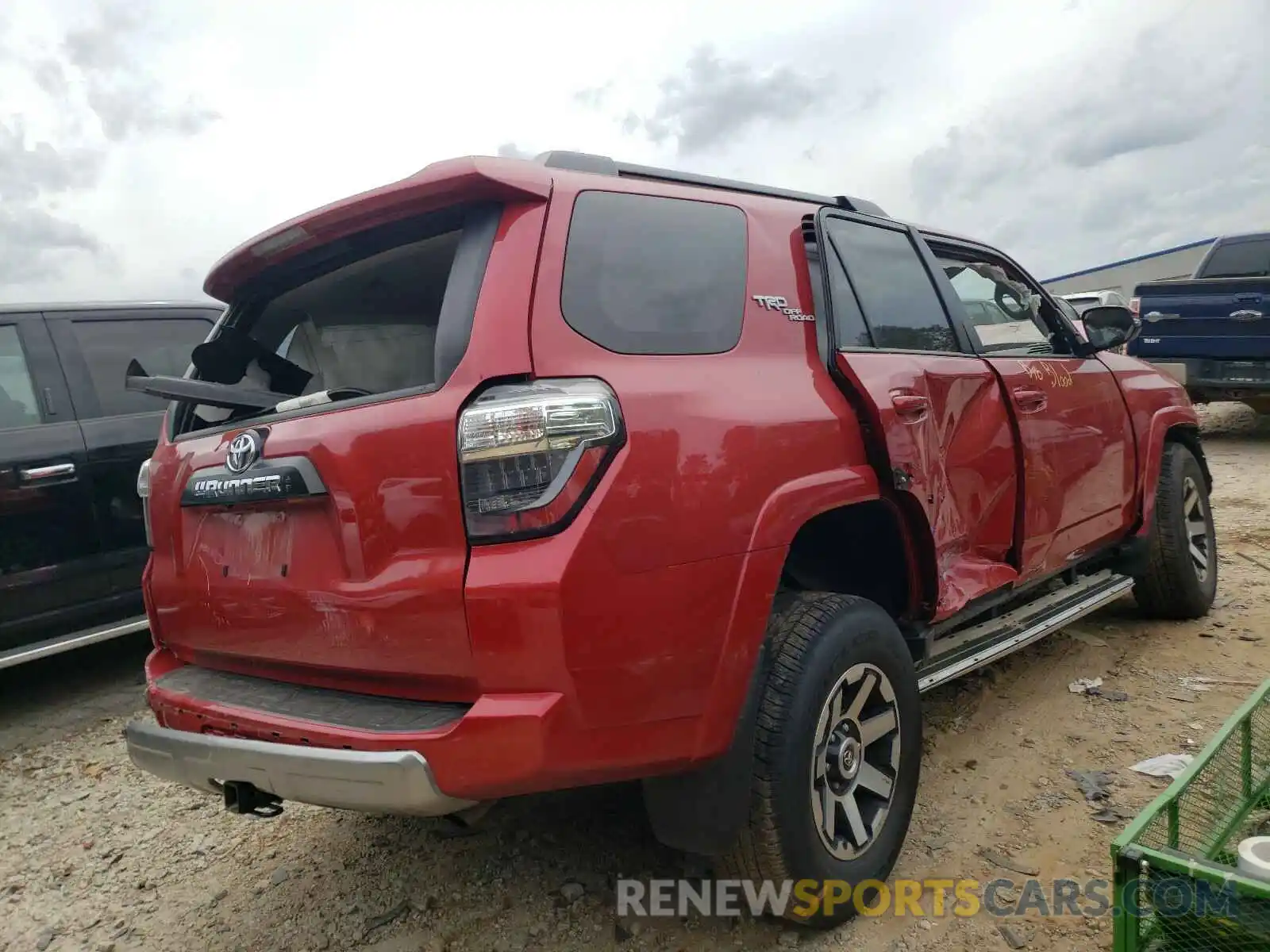 4 Photograph of a damaged car JTEBU5JR5L5791314 TOYOTA 4RUNNER 2020