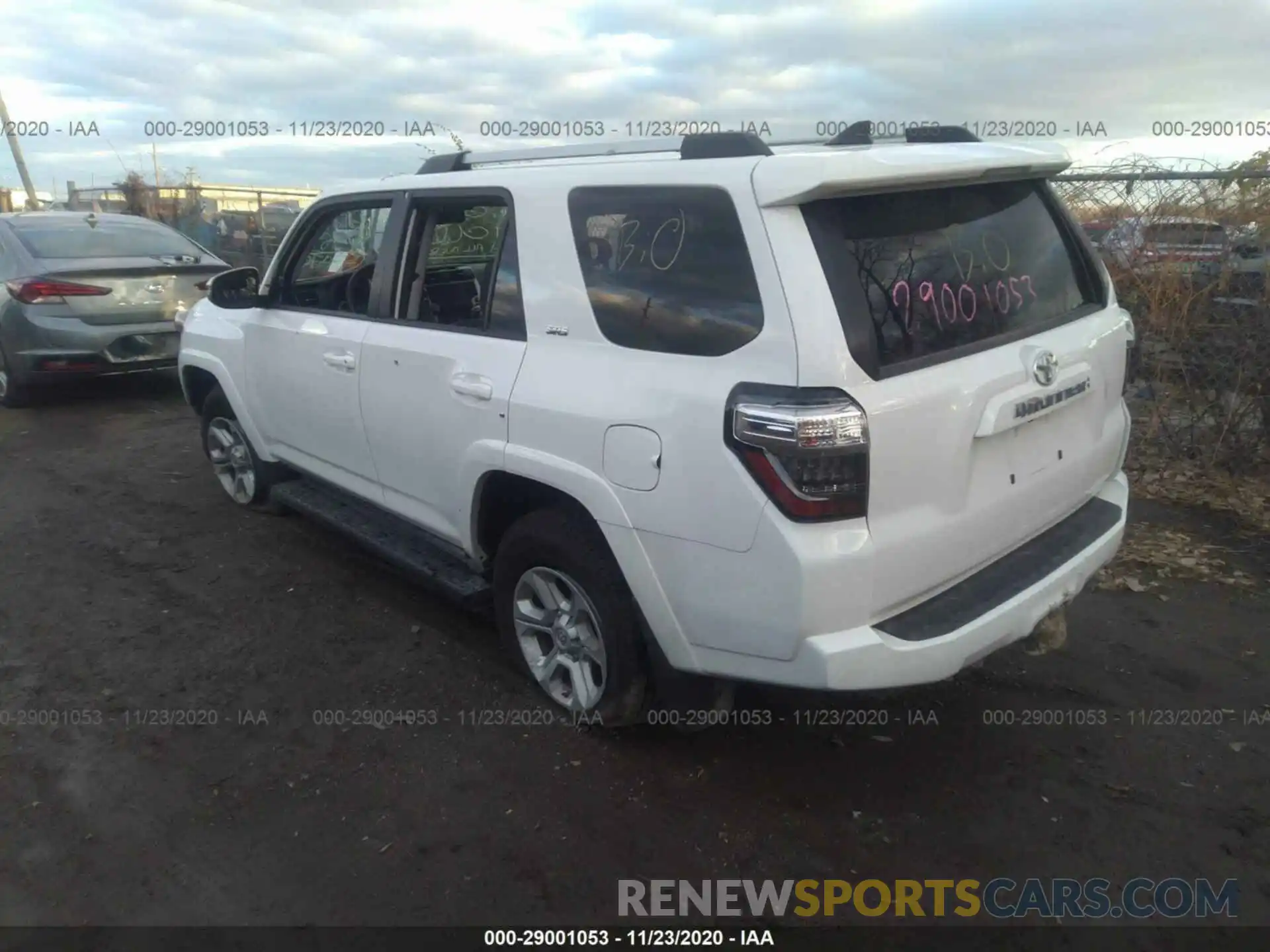 3 Фотография поврежденного автомобиля JTEBU5JR5L5791832 TOYOTA 4RUNNER 2020