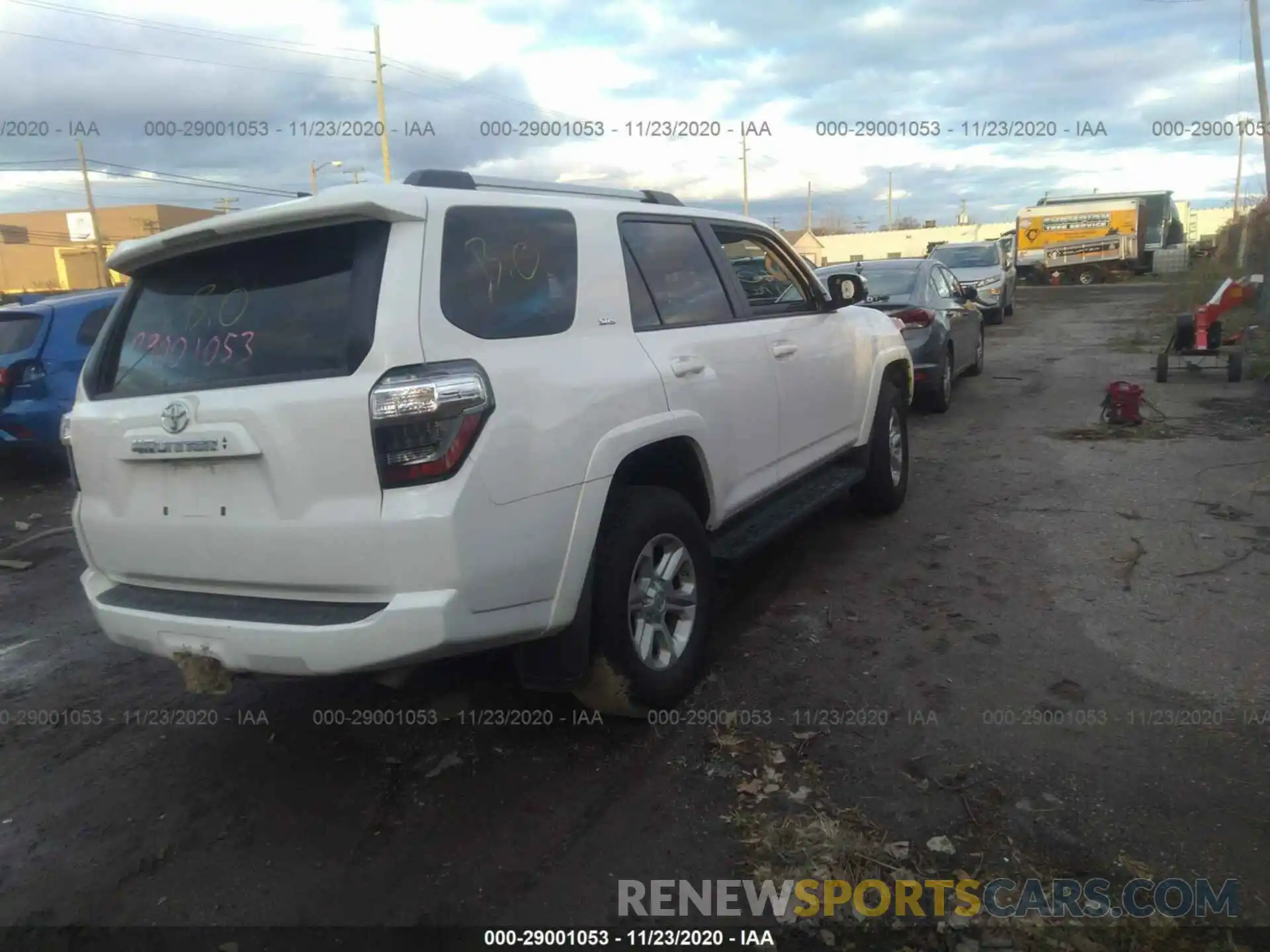 4 Photograph of a damaged car JTEBU5JR5L5791832 TOYOTA 4RUNNER 2020