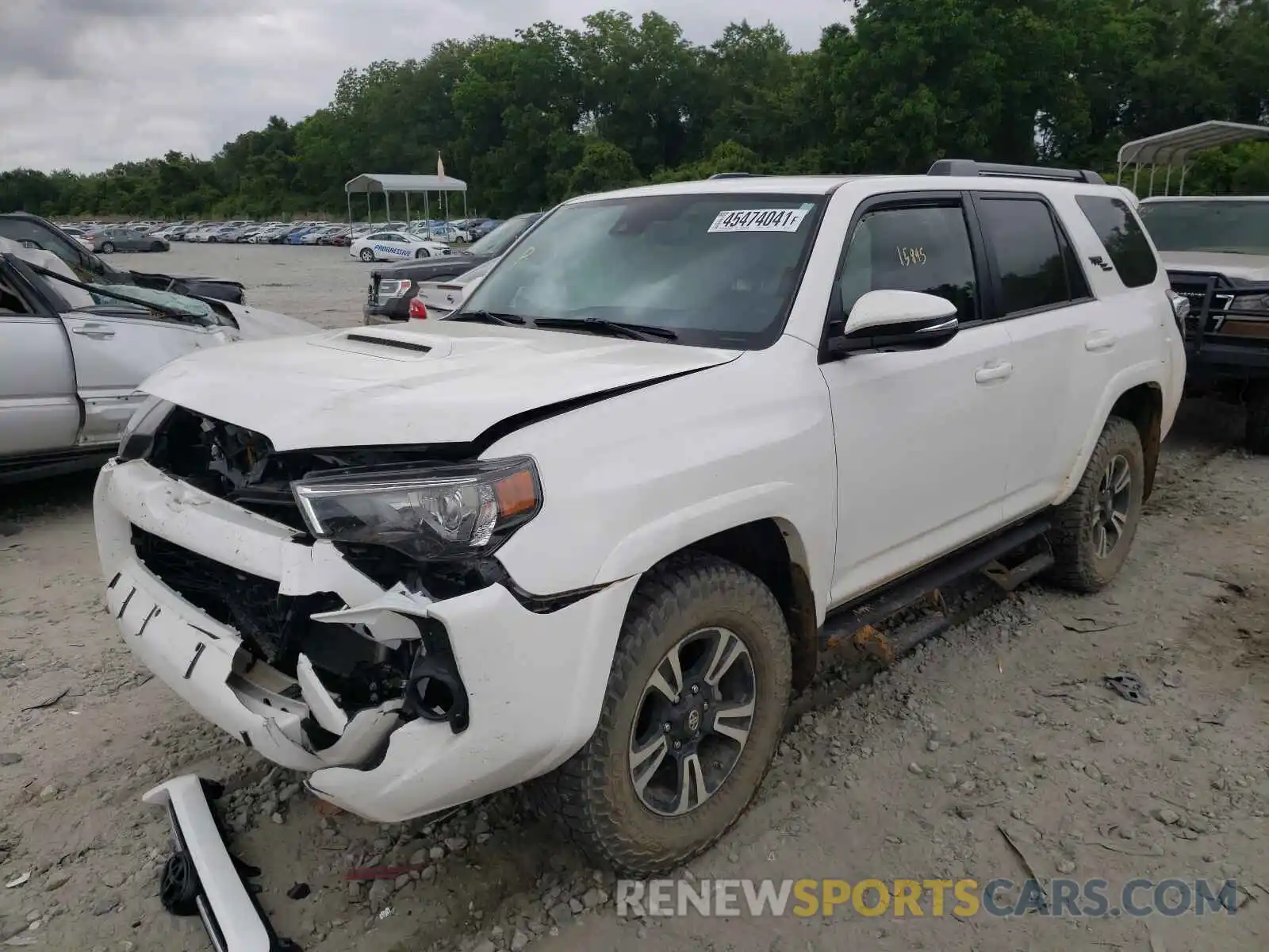 2 Photograph of a damaged car JTEBU5JR5L5792107 TOYOTA 4RUNNER 2020