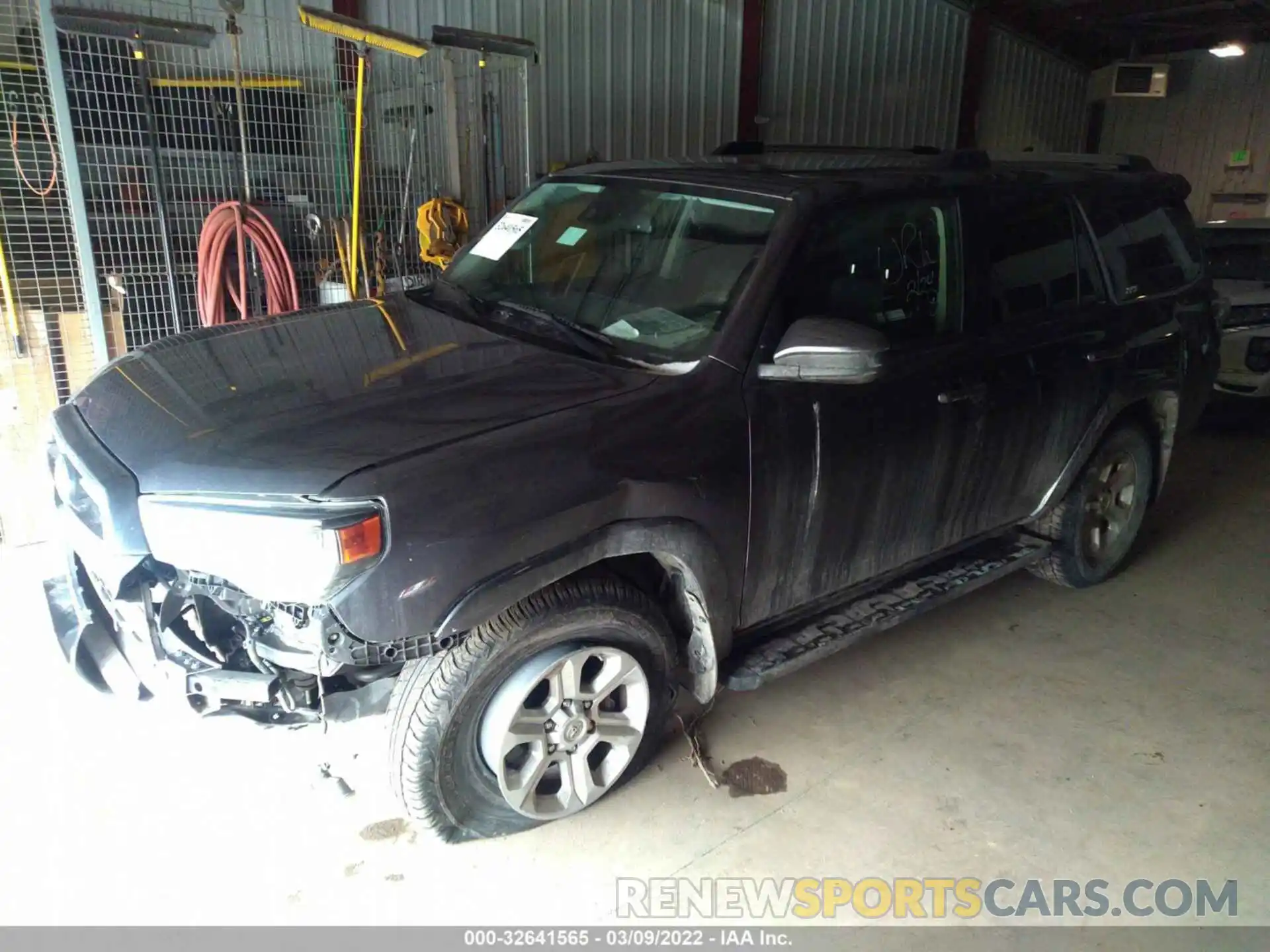 2 Фотография поврежденного автомобиля JTEBU5JR5L5792950 TOYOTA 4RUNNER 2020